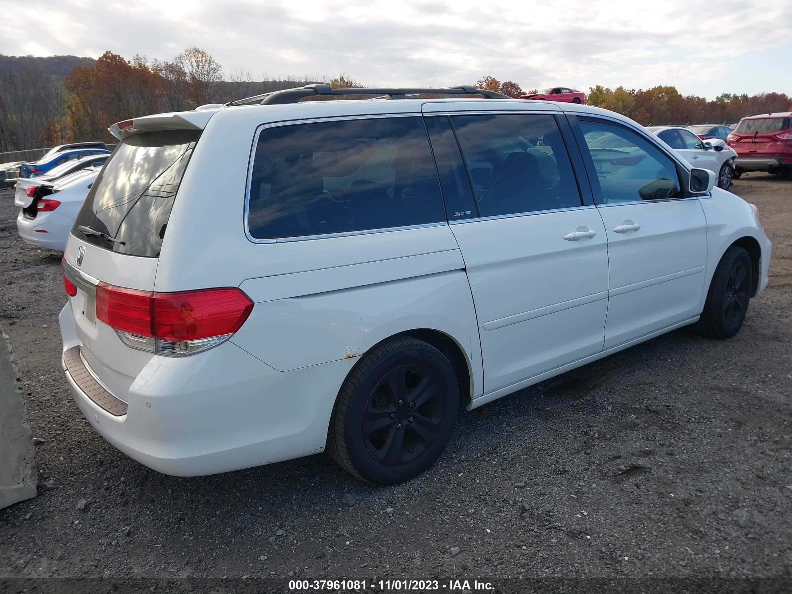 Photo 3 VIN: 5FNRL38968B005140 - HONDA ODYSSEY 