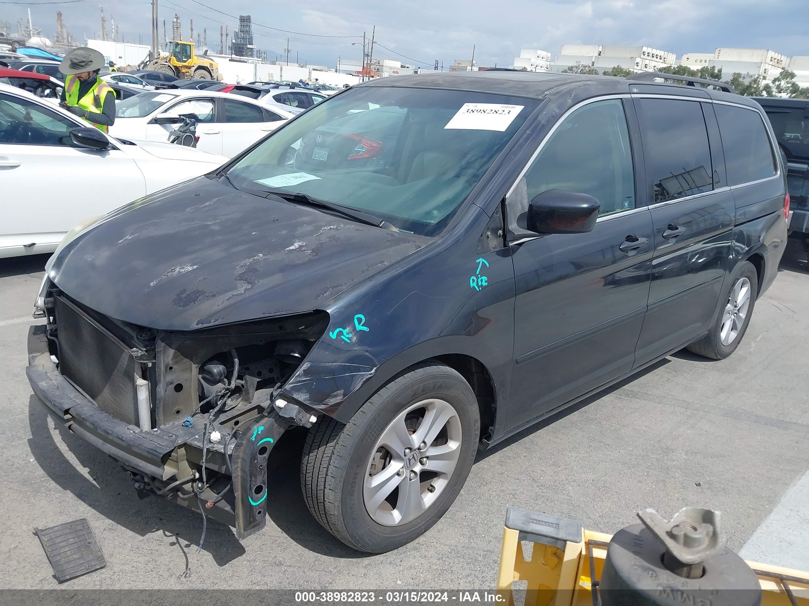 Photo 1 VIN: 5FNRL38968B035027 - HONDA ODYSSEY 