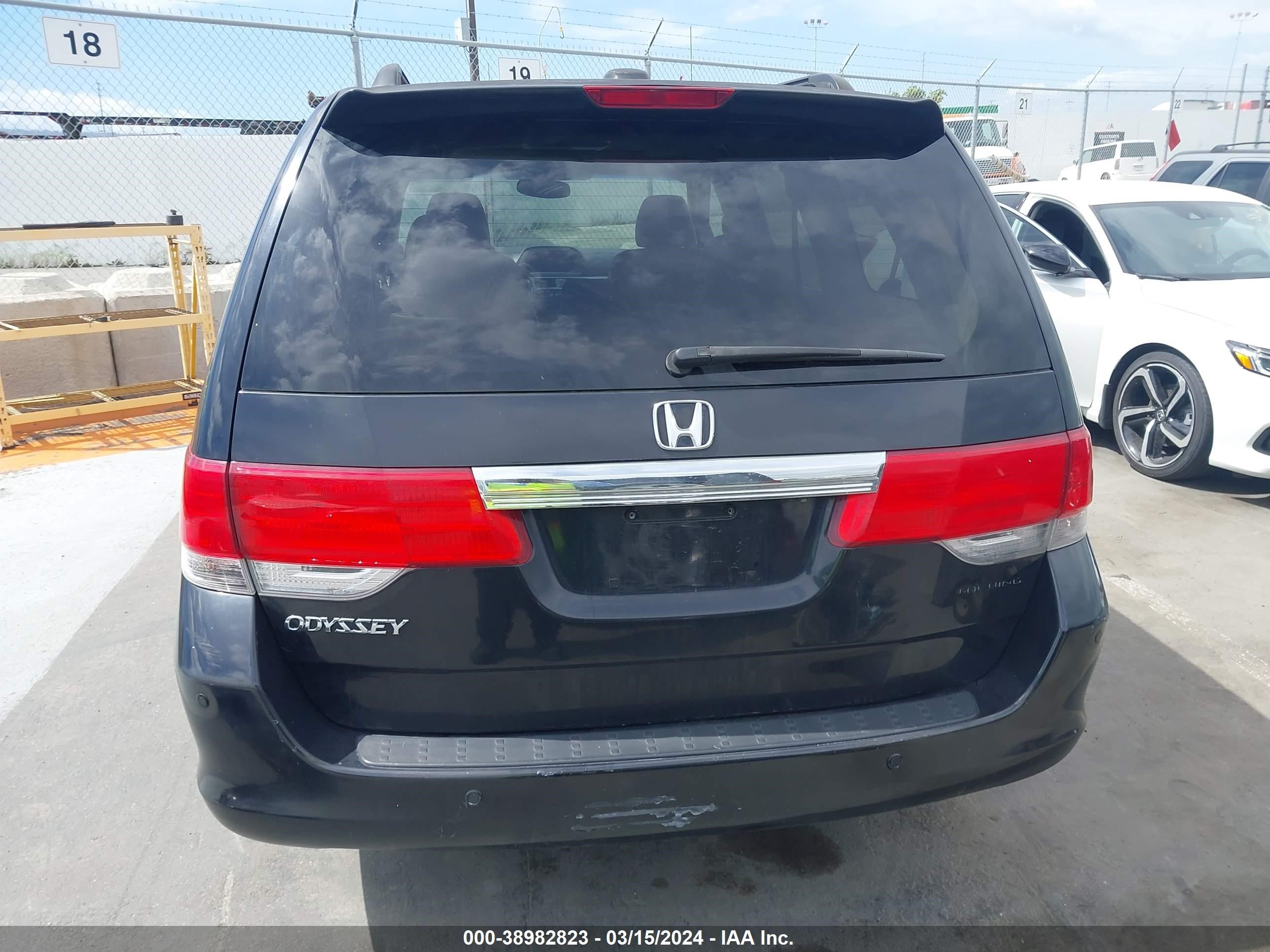 Photo 16 VIN: 5FNRL38968B035027 - HONDA ODYSSEY 