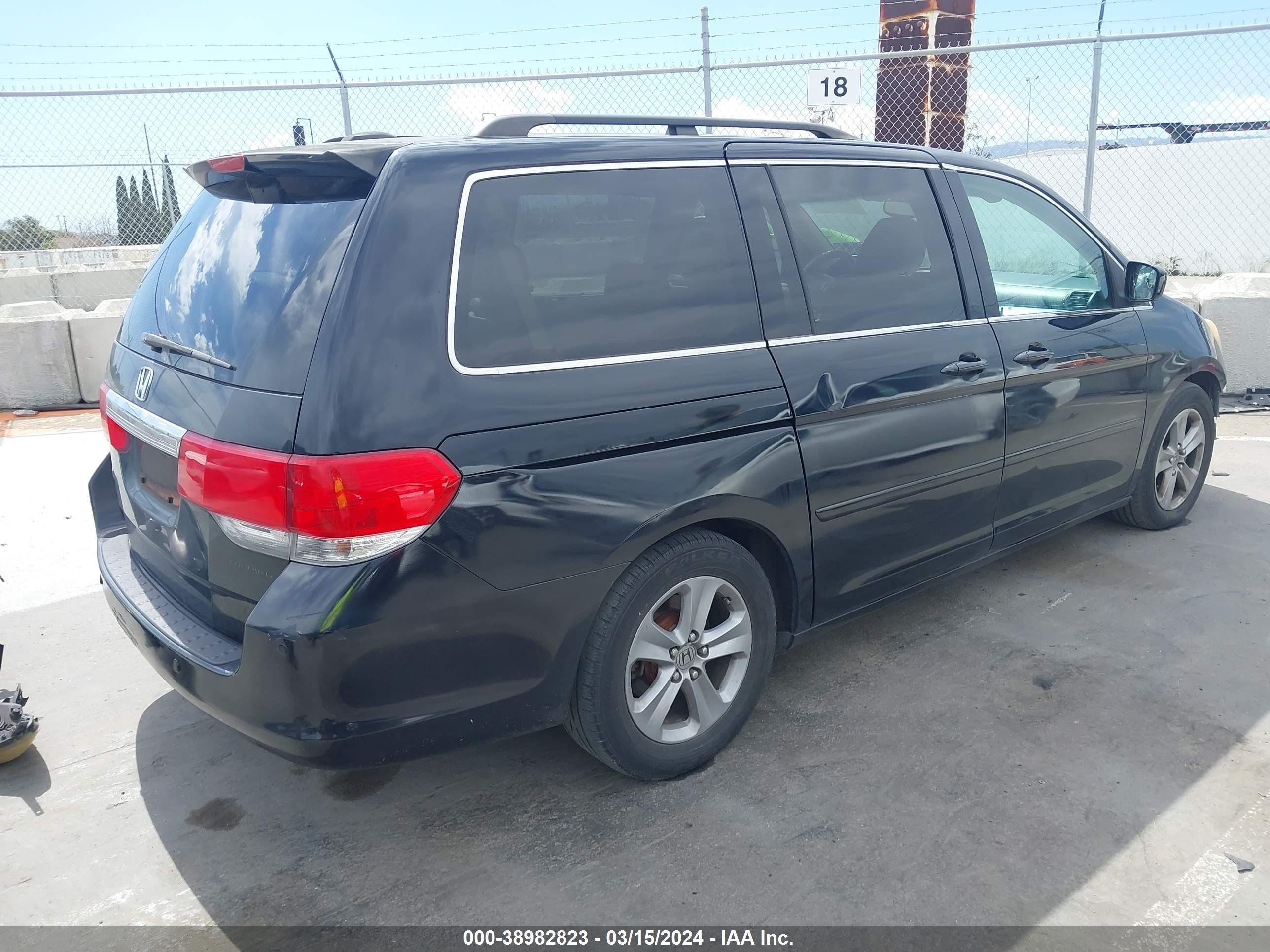 Photo 3 VIN: 5FNRL38968B035027 - HONDA ODYSSEY 