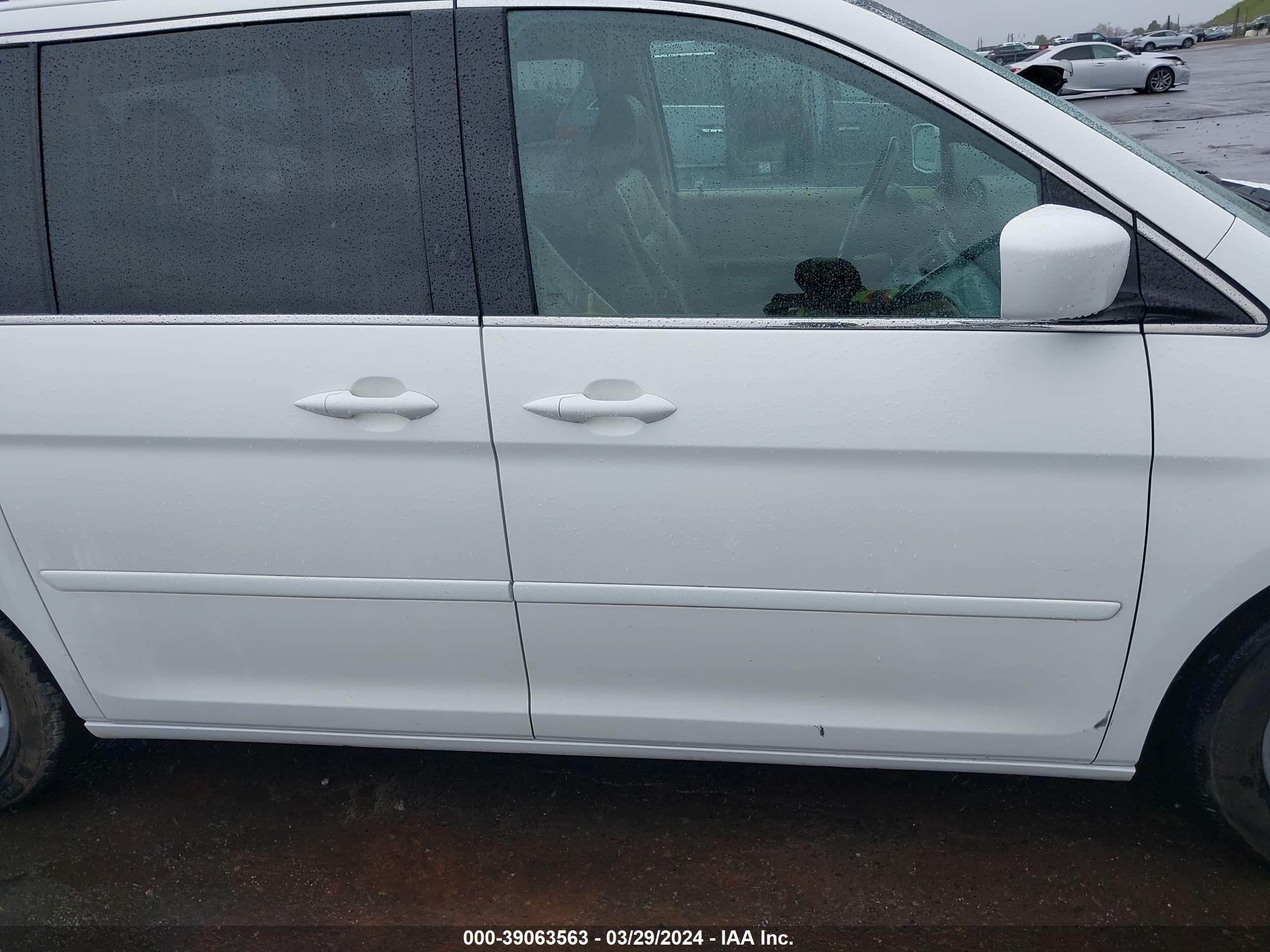 Photo 12 VIN: 5FNRL38978B009360 - HONDA ODYSSEY 