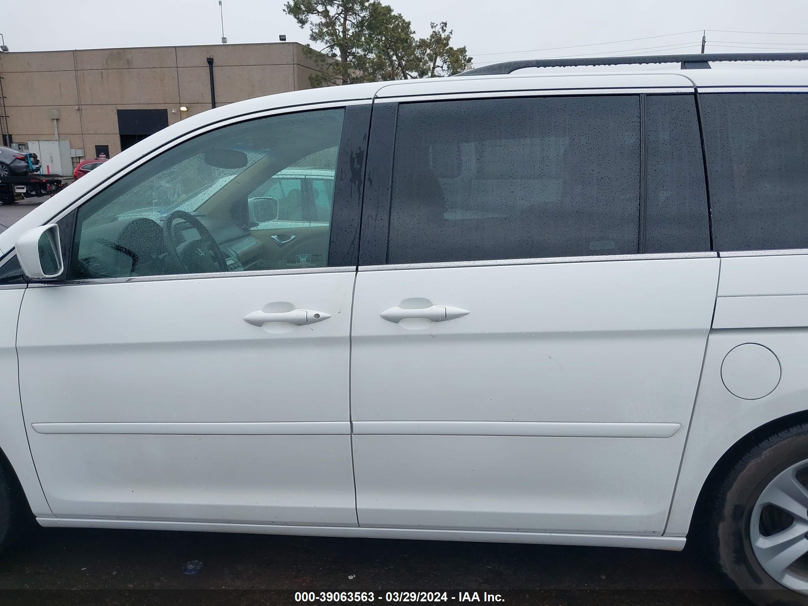 Photo 13 VIN: 5FNRL38978B009360 - HONDA ODYSSEY 