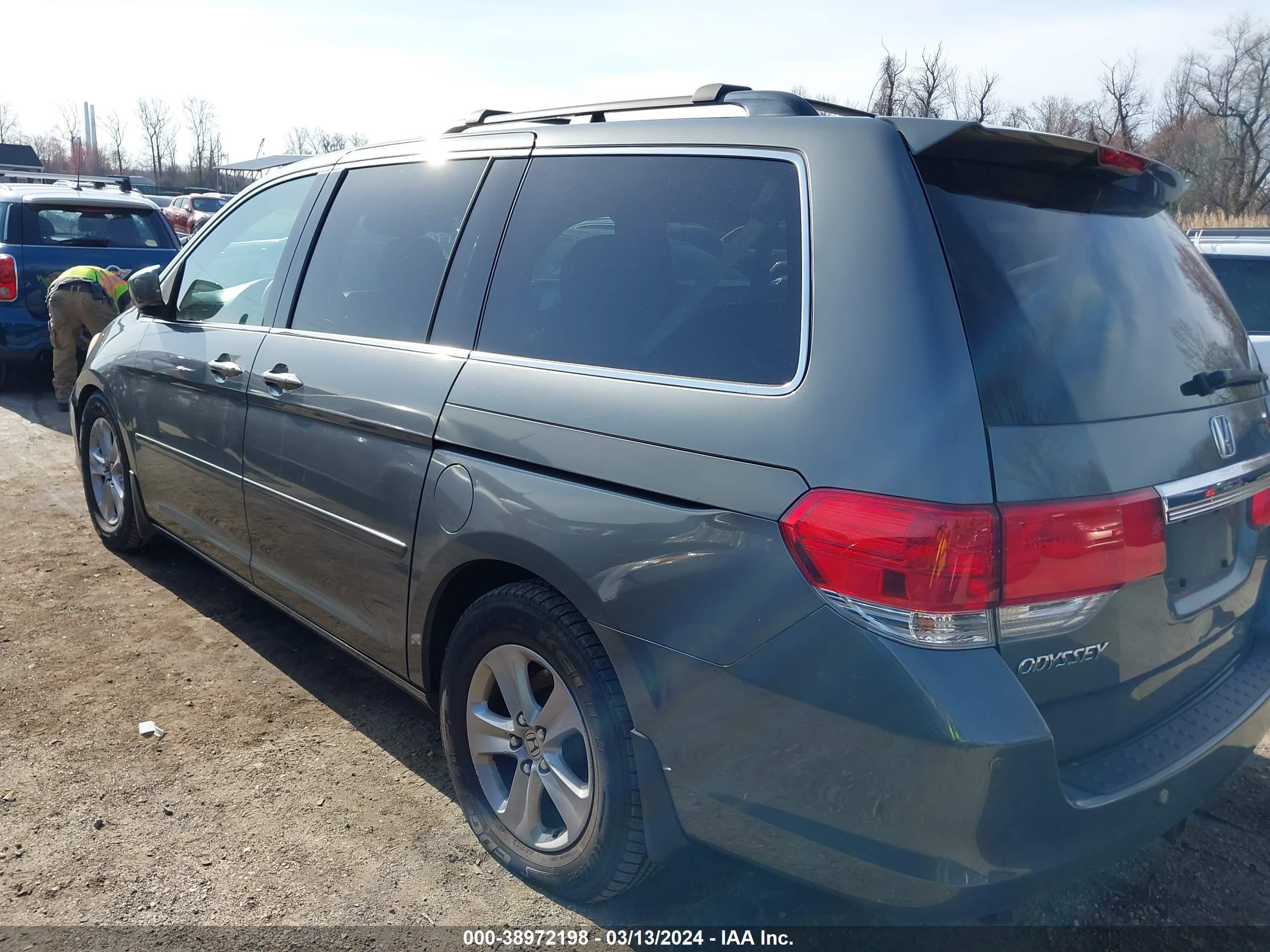 Photo 2 VIN: 5FNRL38978B018849 - HONDA ODYSSEY 