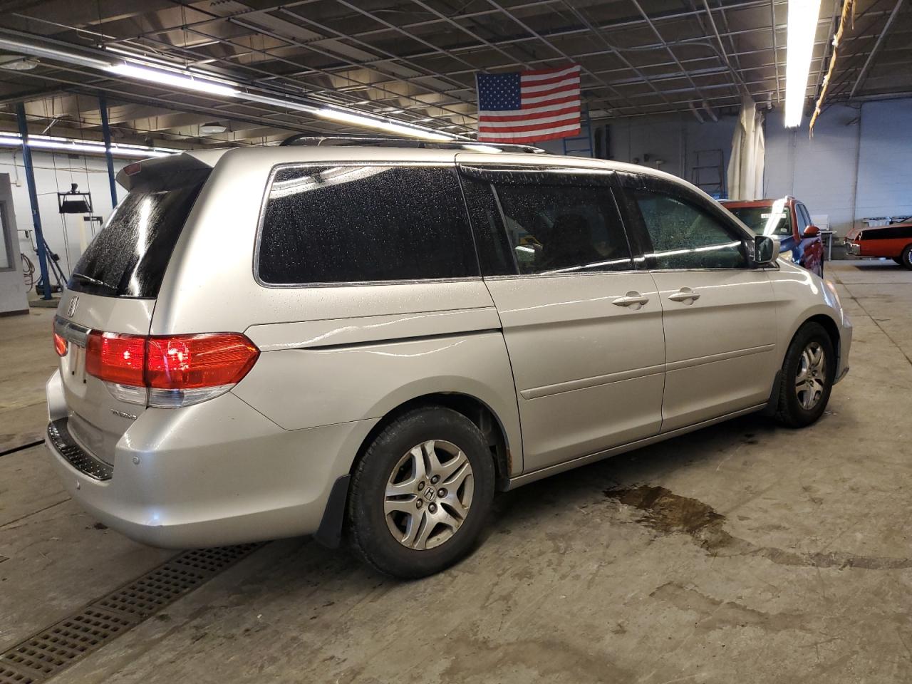 Photo 2 VIN: 5FNRL38988B030895 - HONDA ODYSSEY 