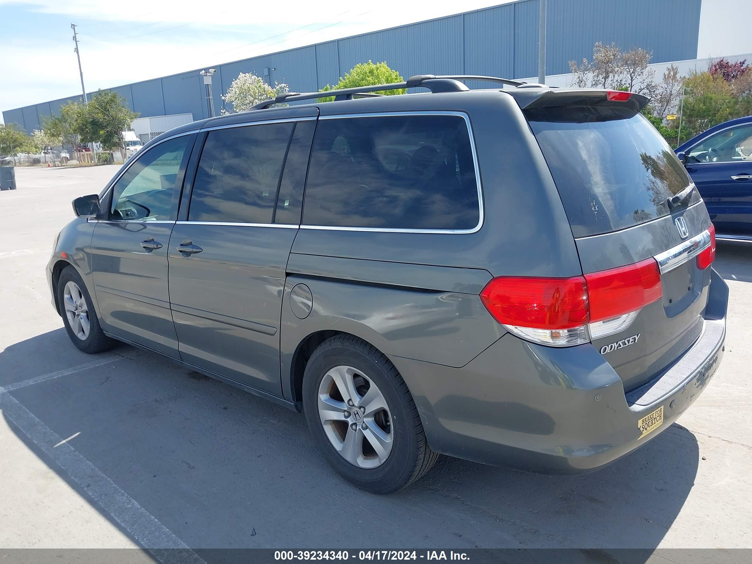 Photo 2 VIN: 5FNRL38988B059880 - HONDA ODYSSEY 