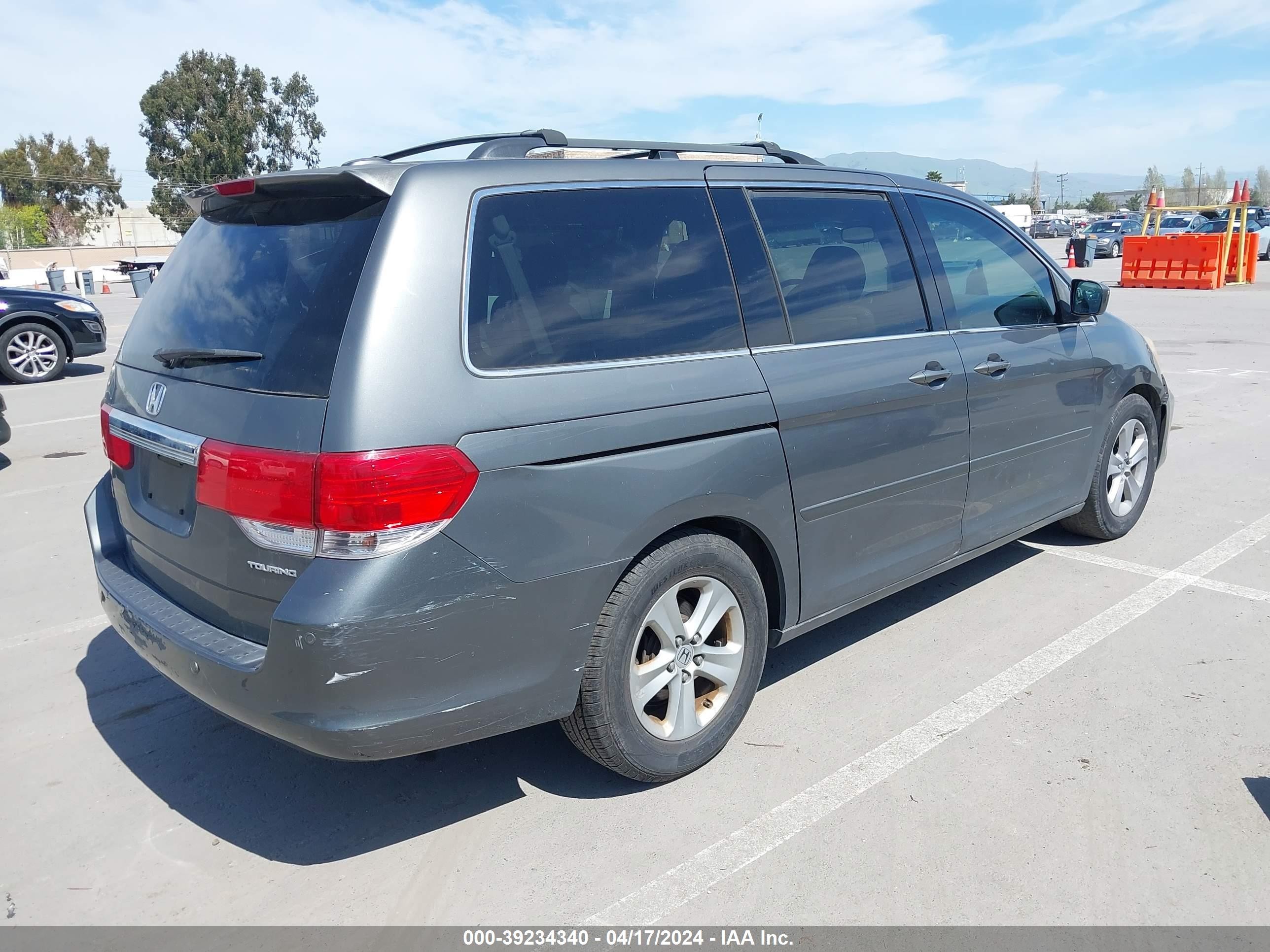 Photo 3 VIN: 5FNRL38988B059880 - HONDA ODYSSEY 