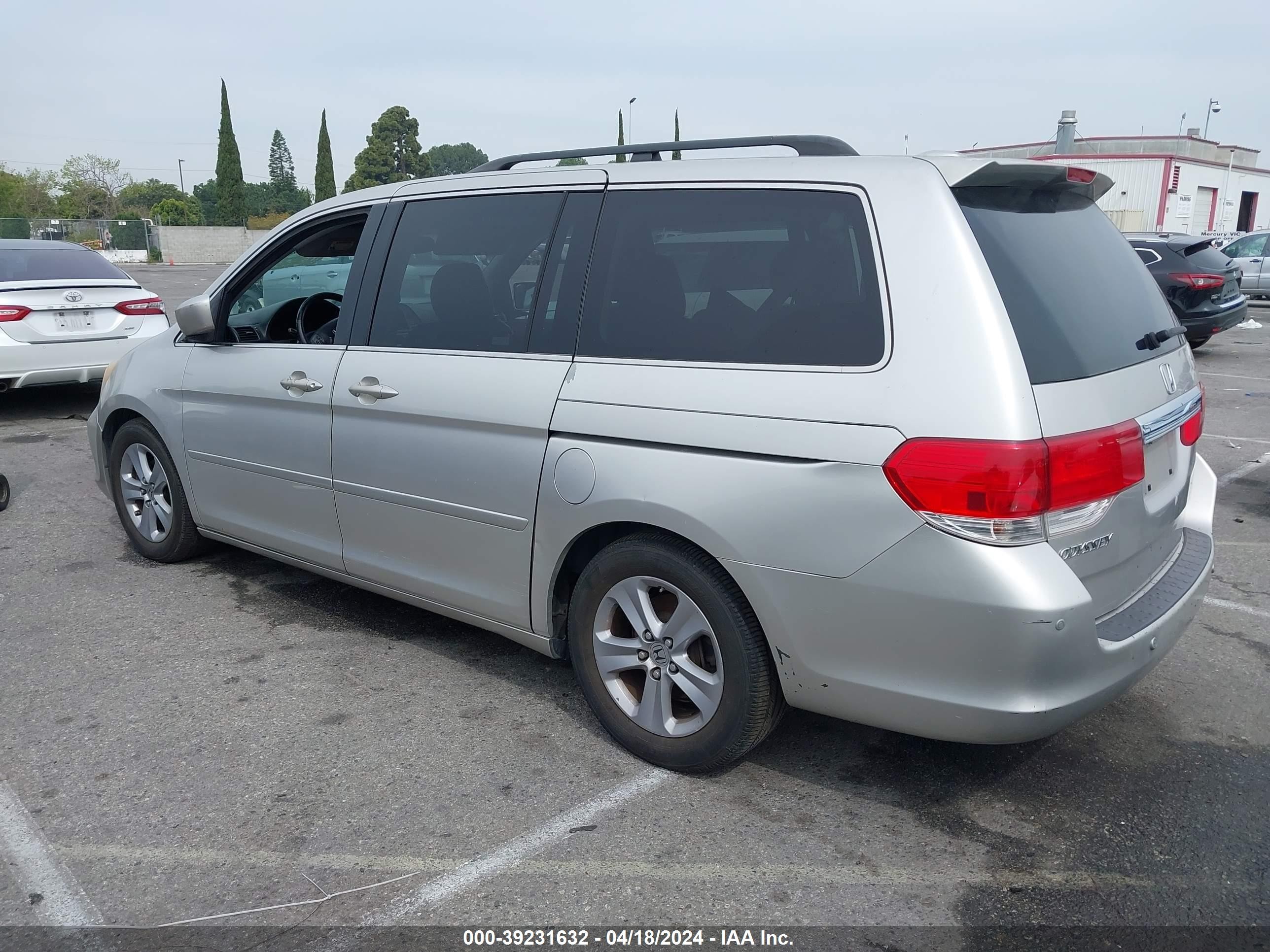 Photo 2 VIN: 5FNRL38988B062309 - HONDA ODYSSEY 