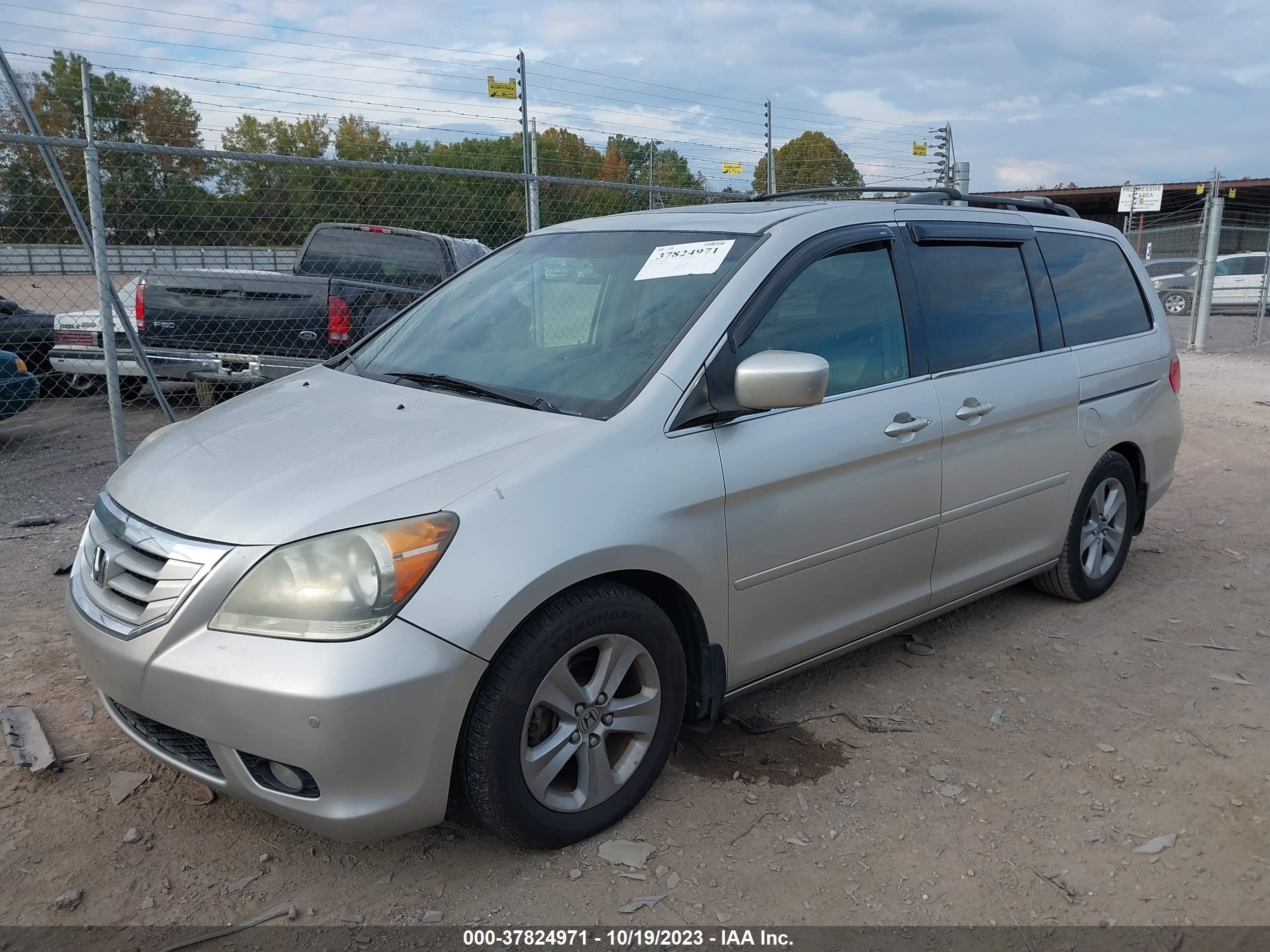 Photo 1 VIN: 5FNRL38998B016844 - HONDA ODYSSEY 