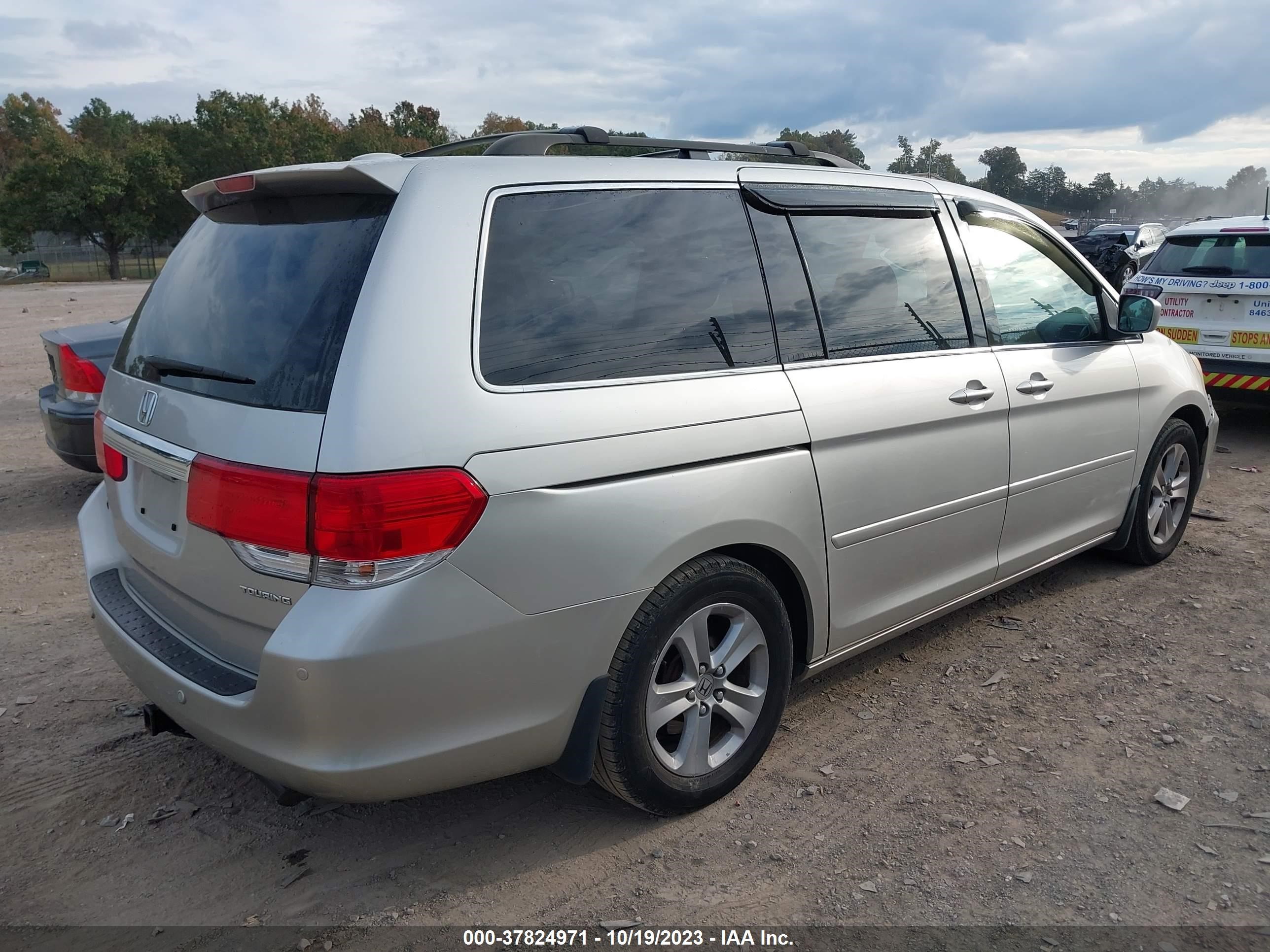 Photo 3 VIN: 5FNRL38998B016844 - HONDA ODYSSEY 