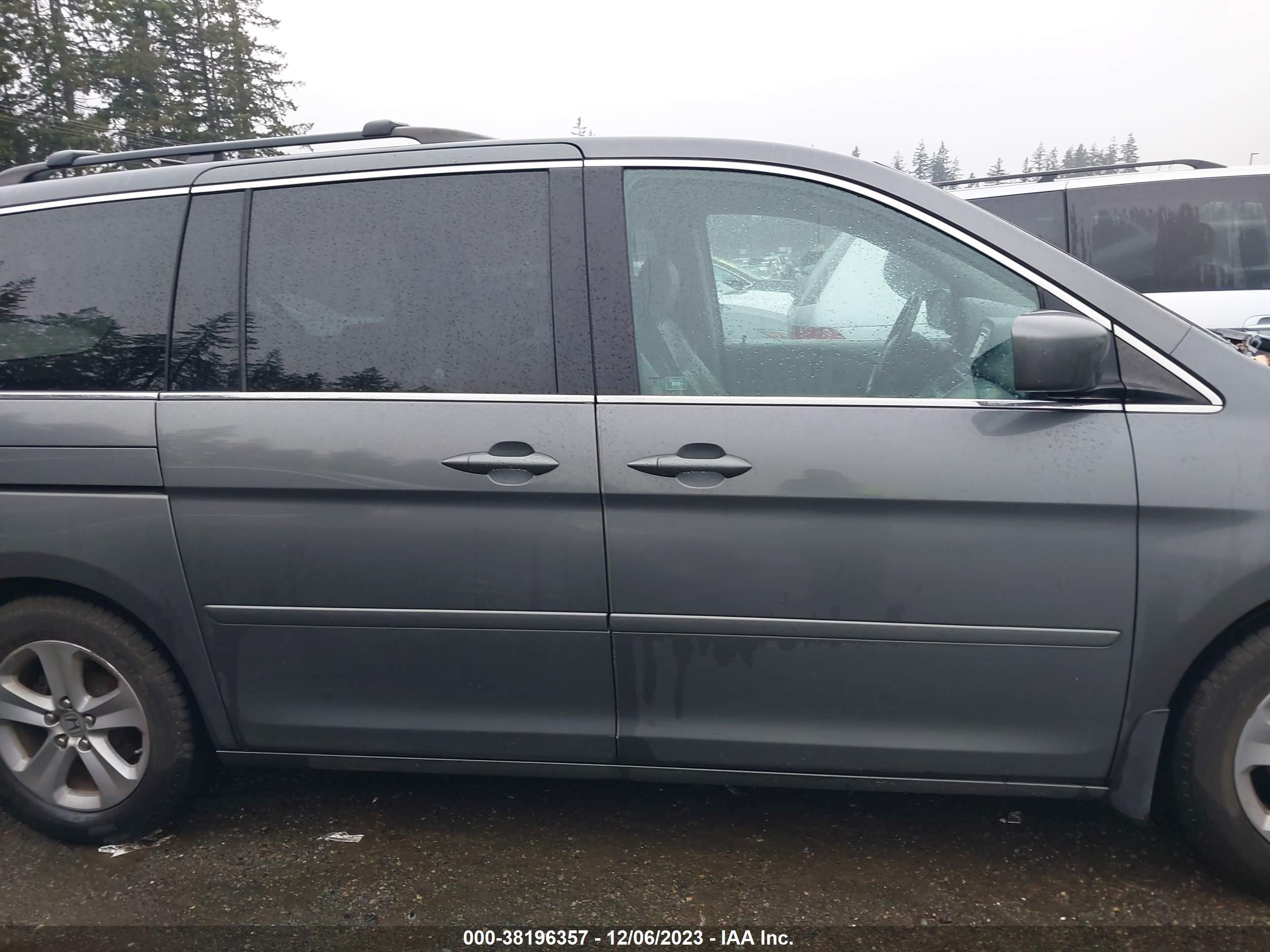 Photo 13 VIN: 5FNRL38998B047821 - HONDA ODYSSEY 