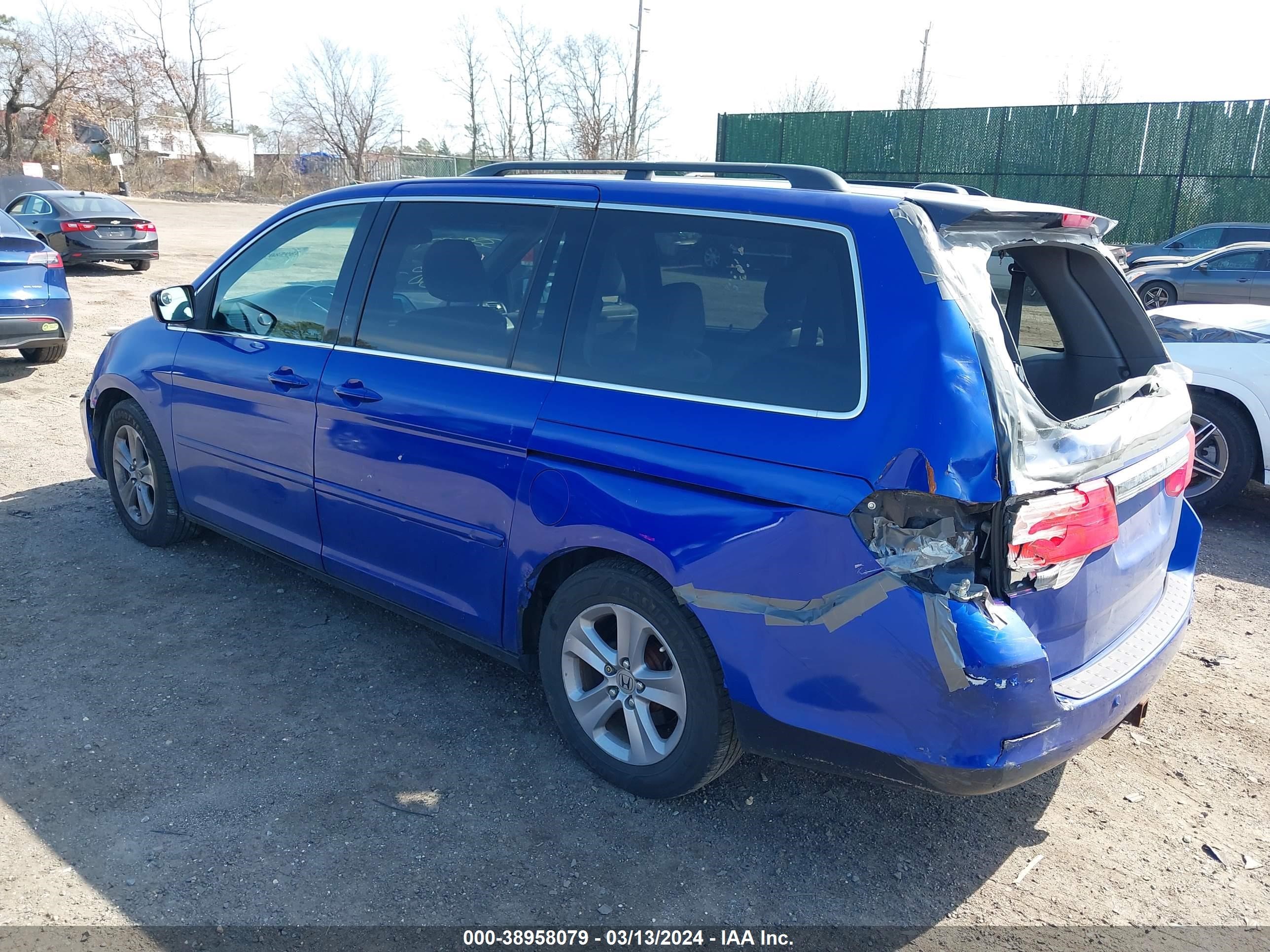 Photo 2 VIN: 5FNRL389X8B082643 - HONDA ODYSSEY 