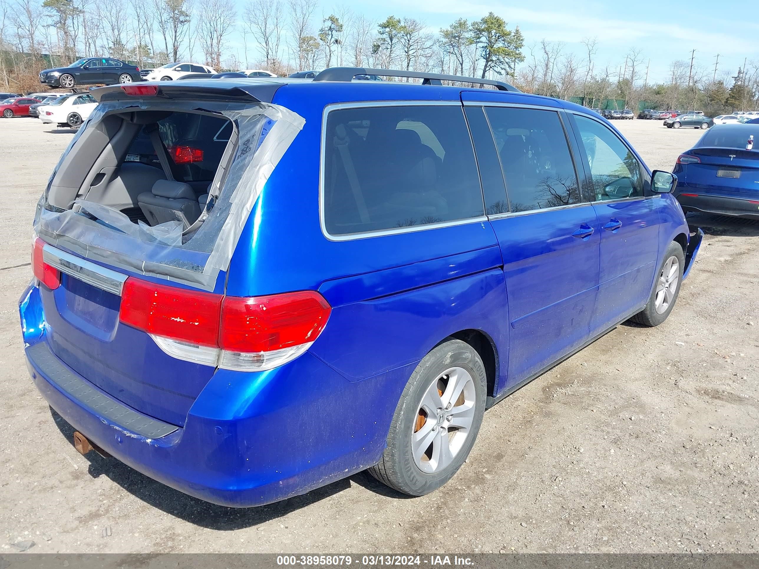 Photo 3 VIN: 5FNRL389X8B082643 - HONDA ODYSSEY 