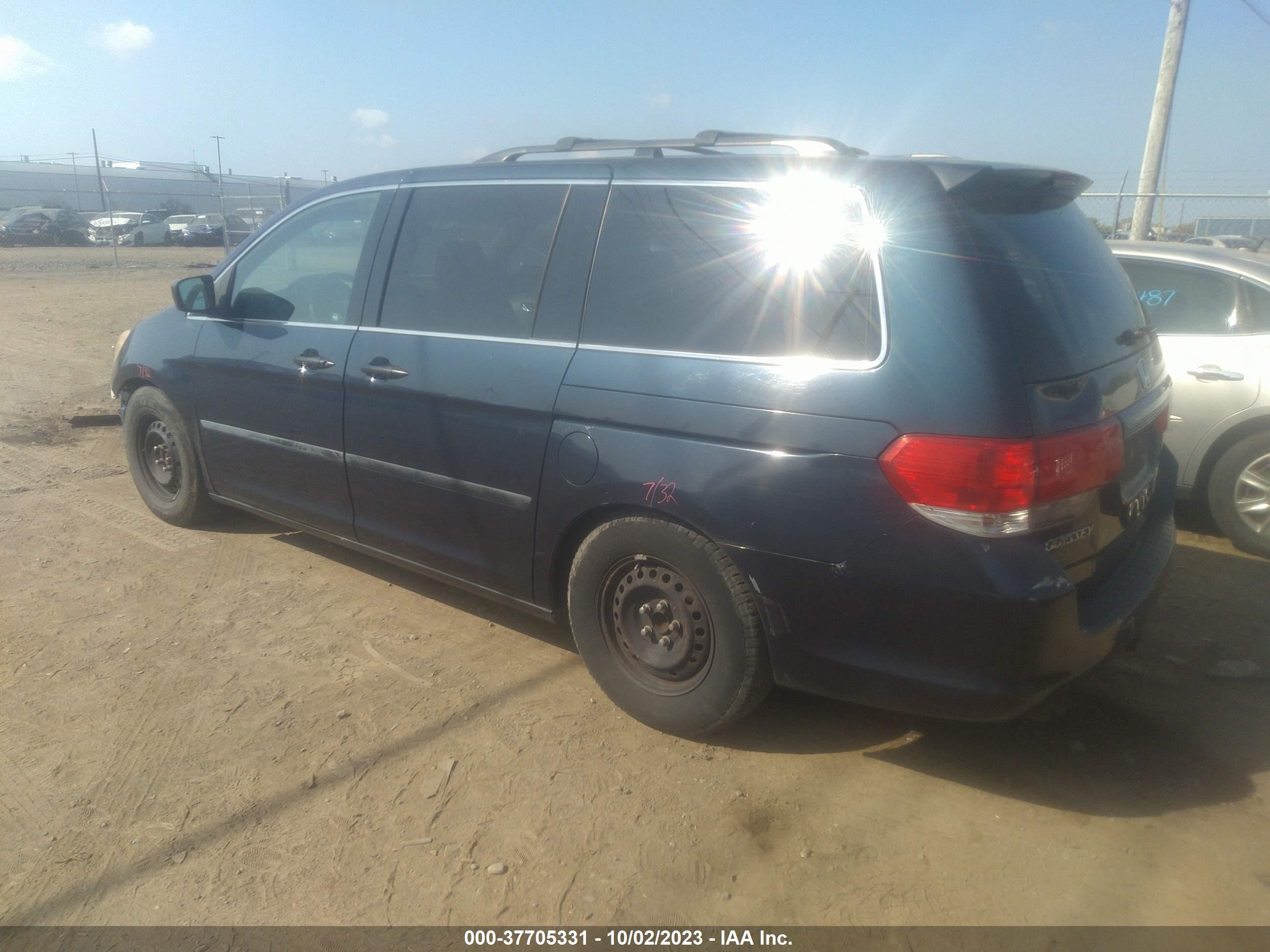 Photo 2 VIN: 5FNRL3H2XAB106142 - HONDA ODYSSEY 