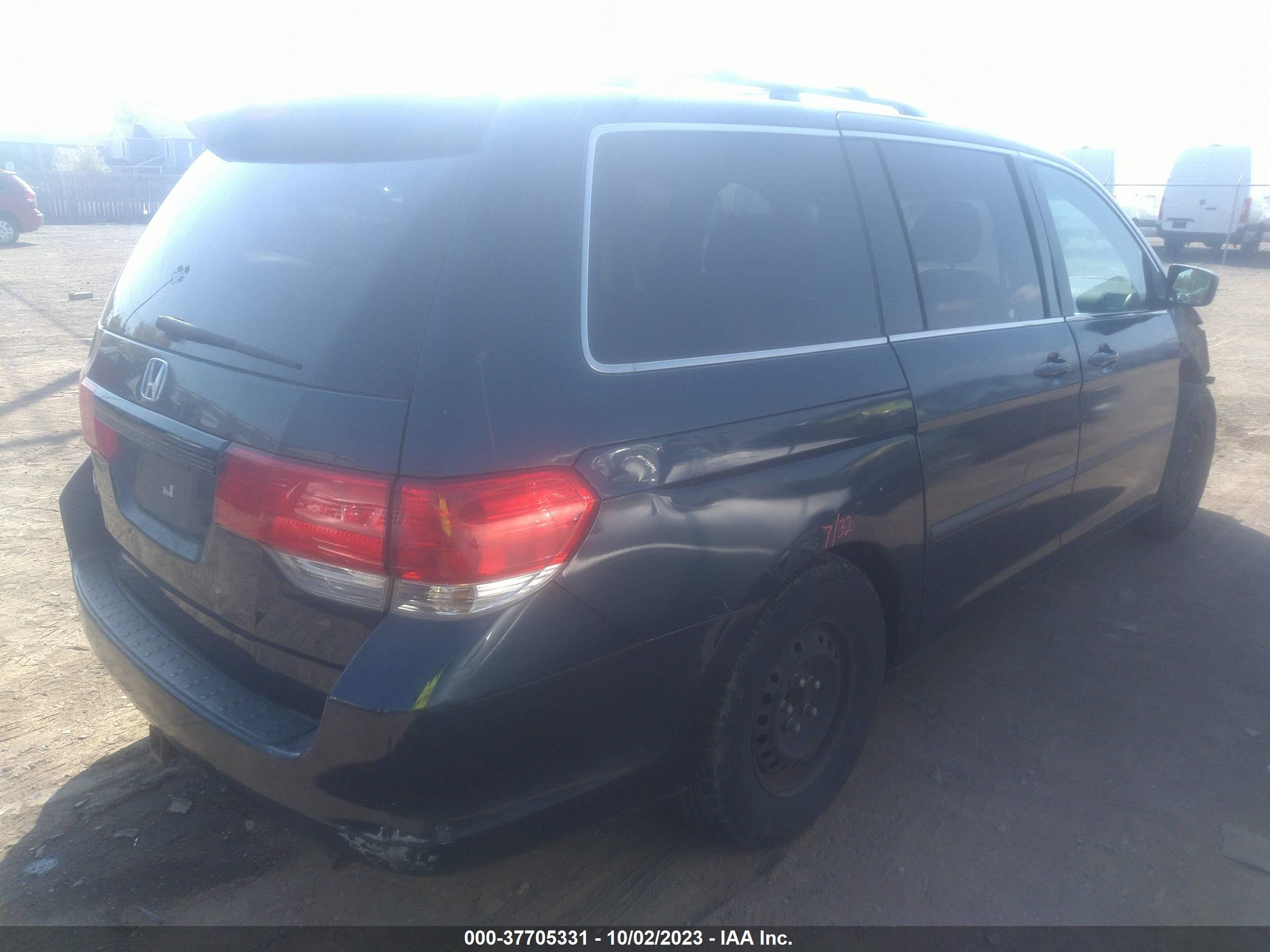 Photo 3 VIN: 5FNRL3H2XAB106142 - HONDA ODYSSEY 