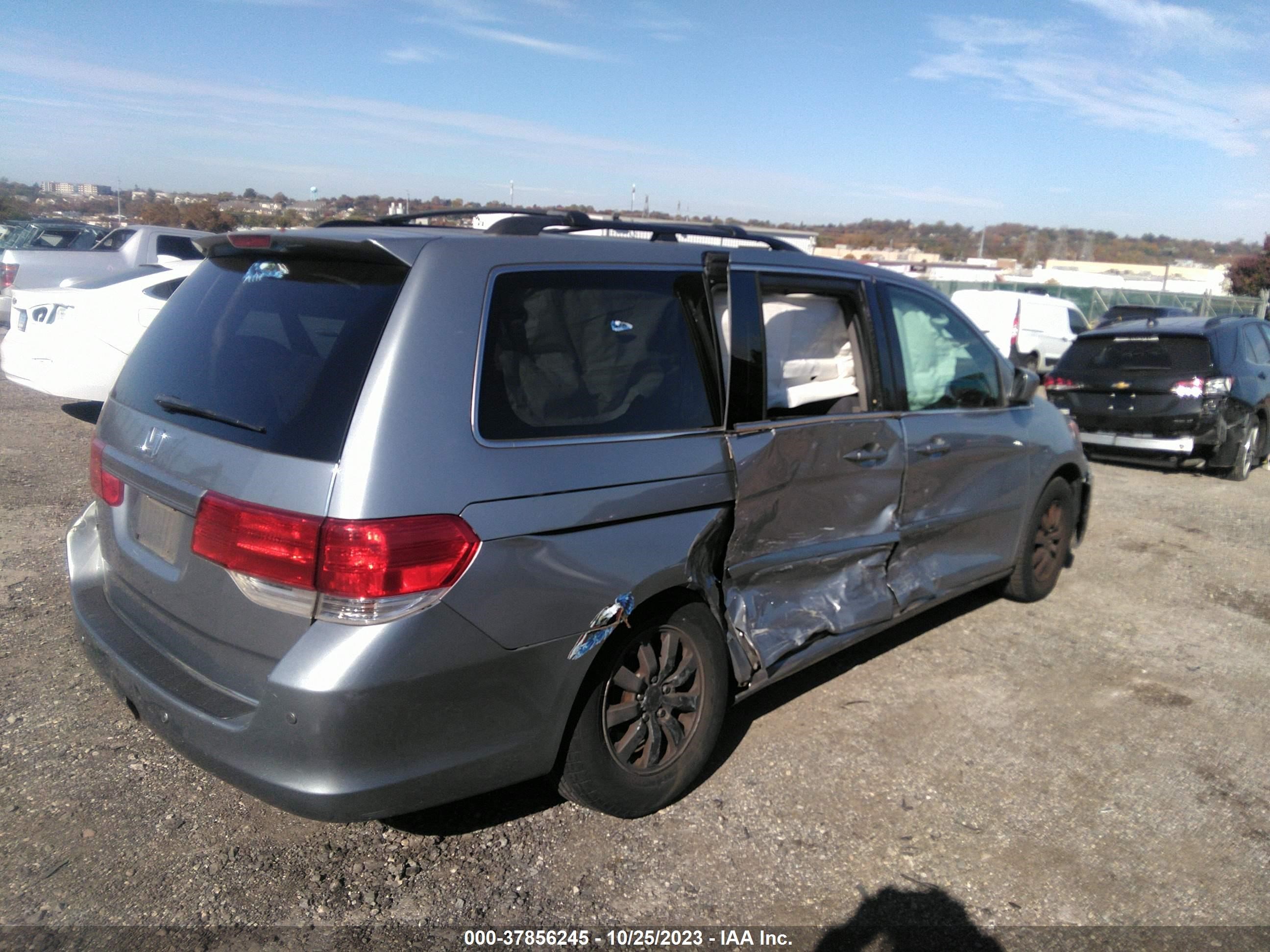 Photo 3 VIN: 5FNRL3H41AB020266 - HONDA ODYSSEY 