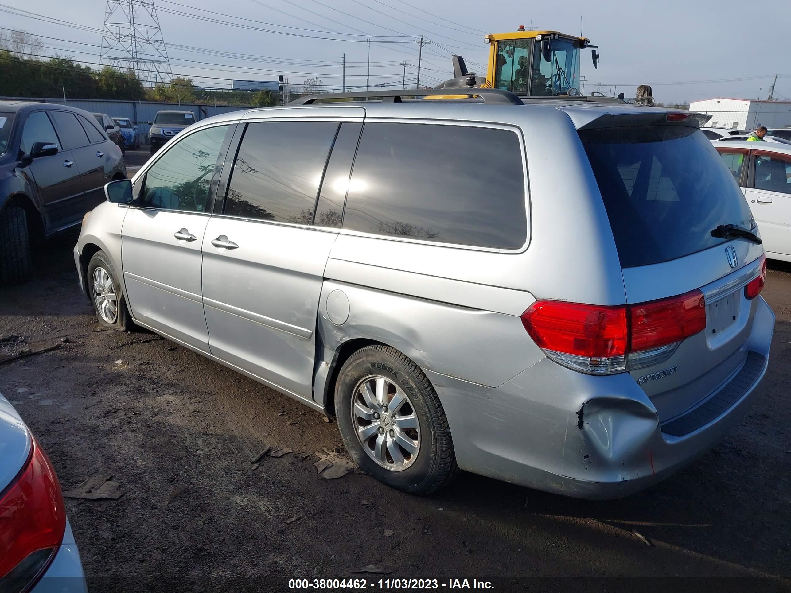 Photo 2 VIN: 5FNRL3H58AB098231 - HONDA ODYSSEY 