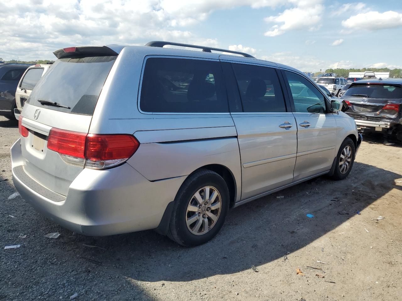 Photo 2 VIN: 5FNRL3H60AB114236 - HONDA ODYSSEY 