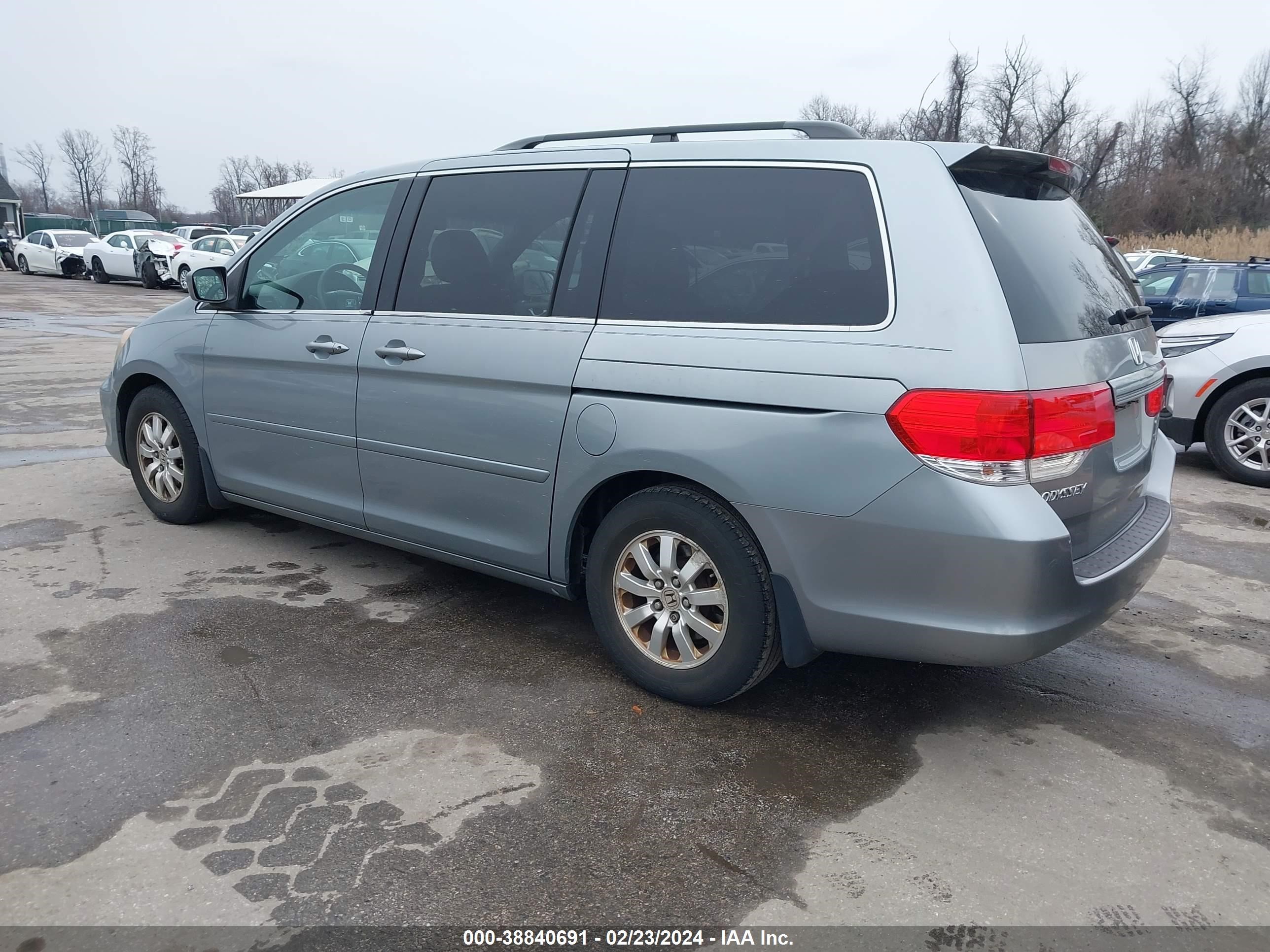 Photo 2 VIN: 5FNRL3H63AB108107 - HONDA ODYSSEY 