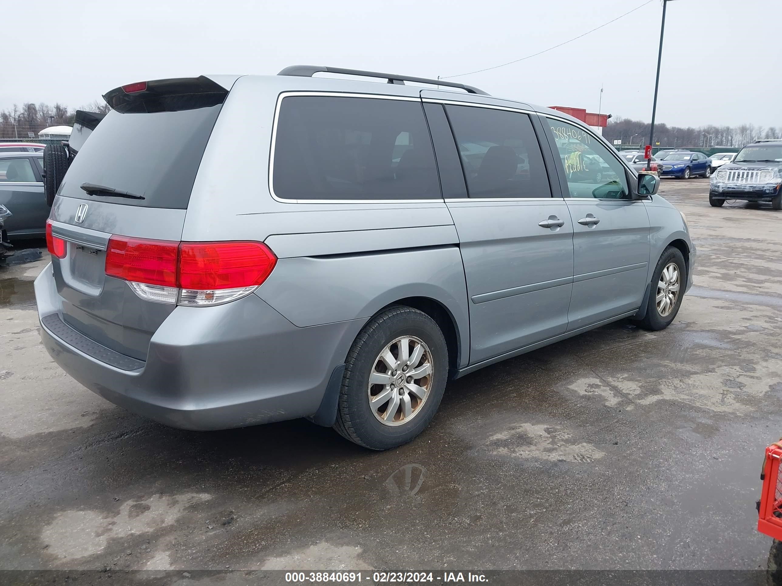 Photo 3 VIN: 5FNRL3H63AB108107 - HONDA ODYSSEY 