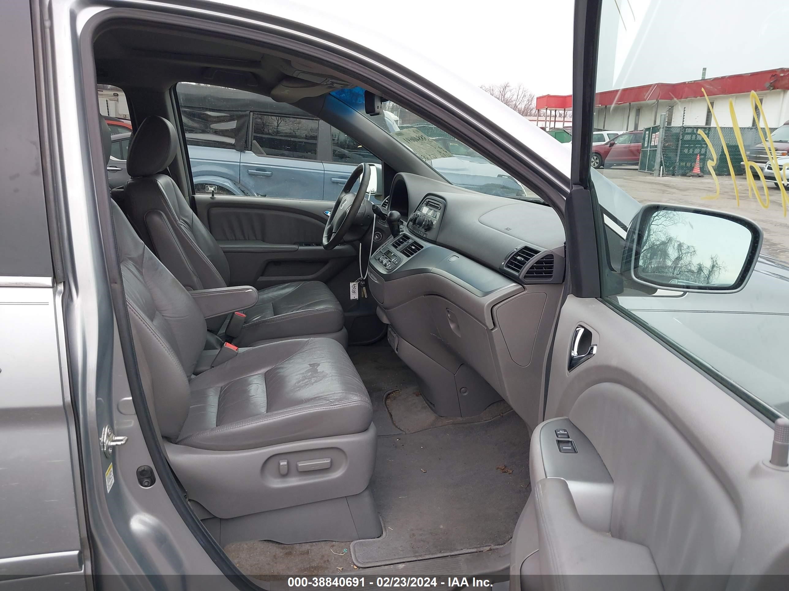 Photo 4 VIN: 5FNRL3H63AB108107 - HONDA ODYSSEY 