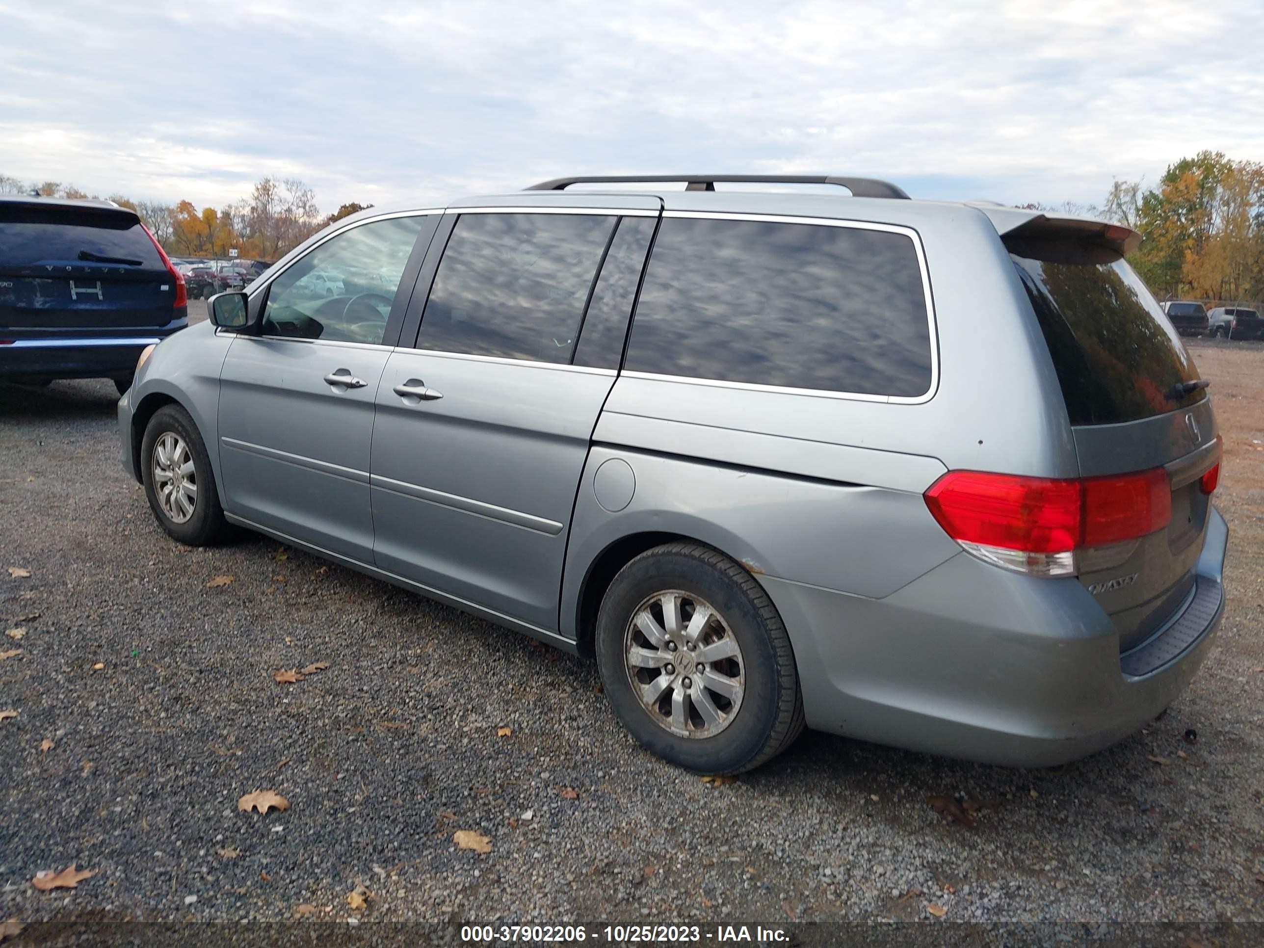 Photo 2 VIN: 5FNRL3H67AB072163 - HONDA ODYSSEY 