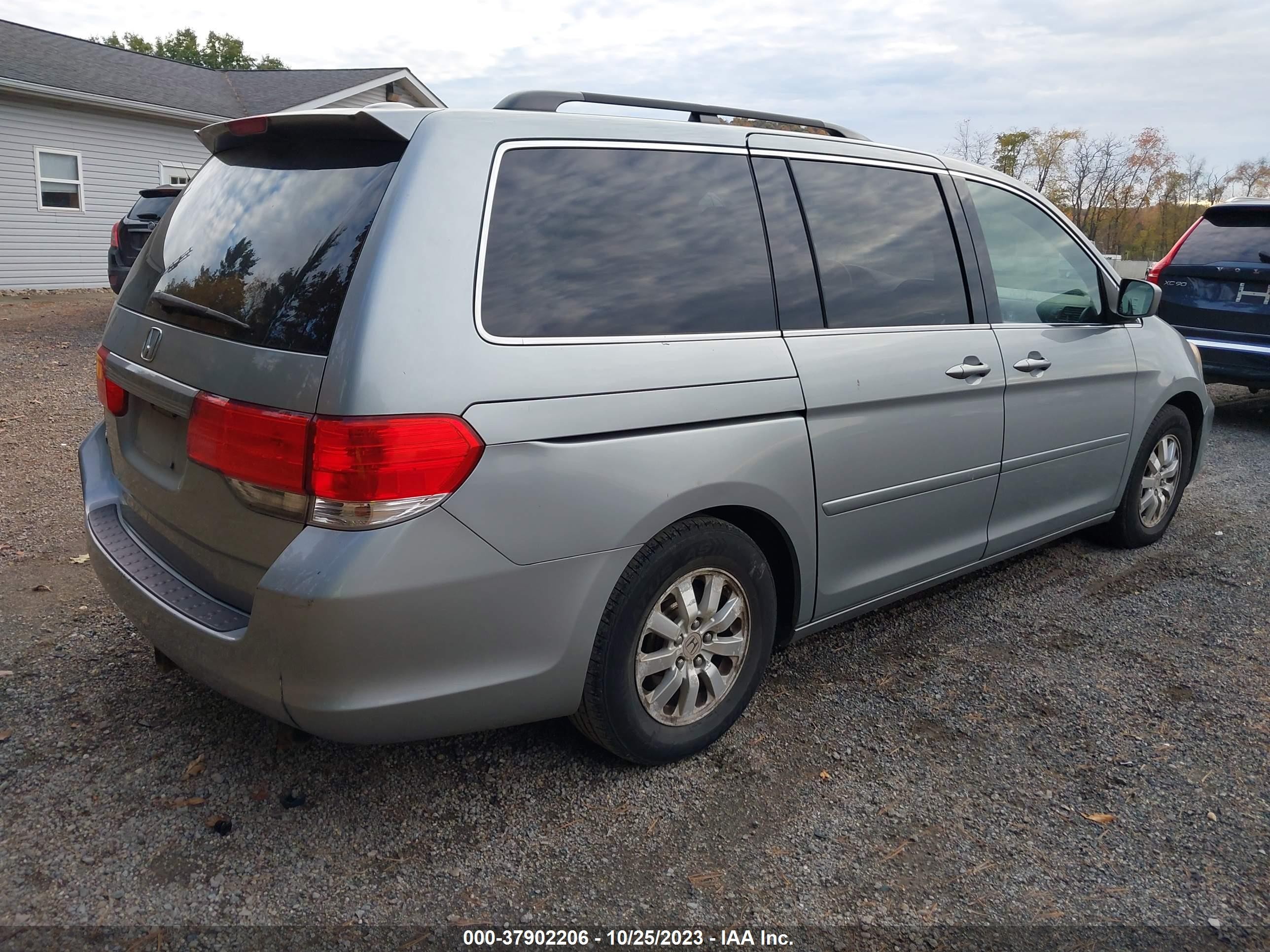 Photo 3 VIN: 5FNRL3H67AB072163 - HONDA ODYSSEY 