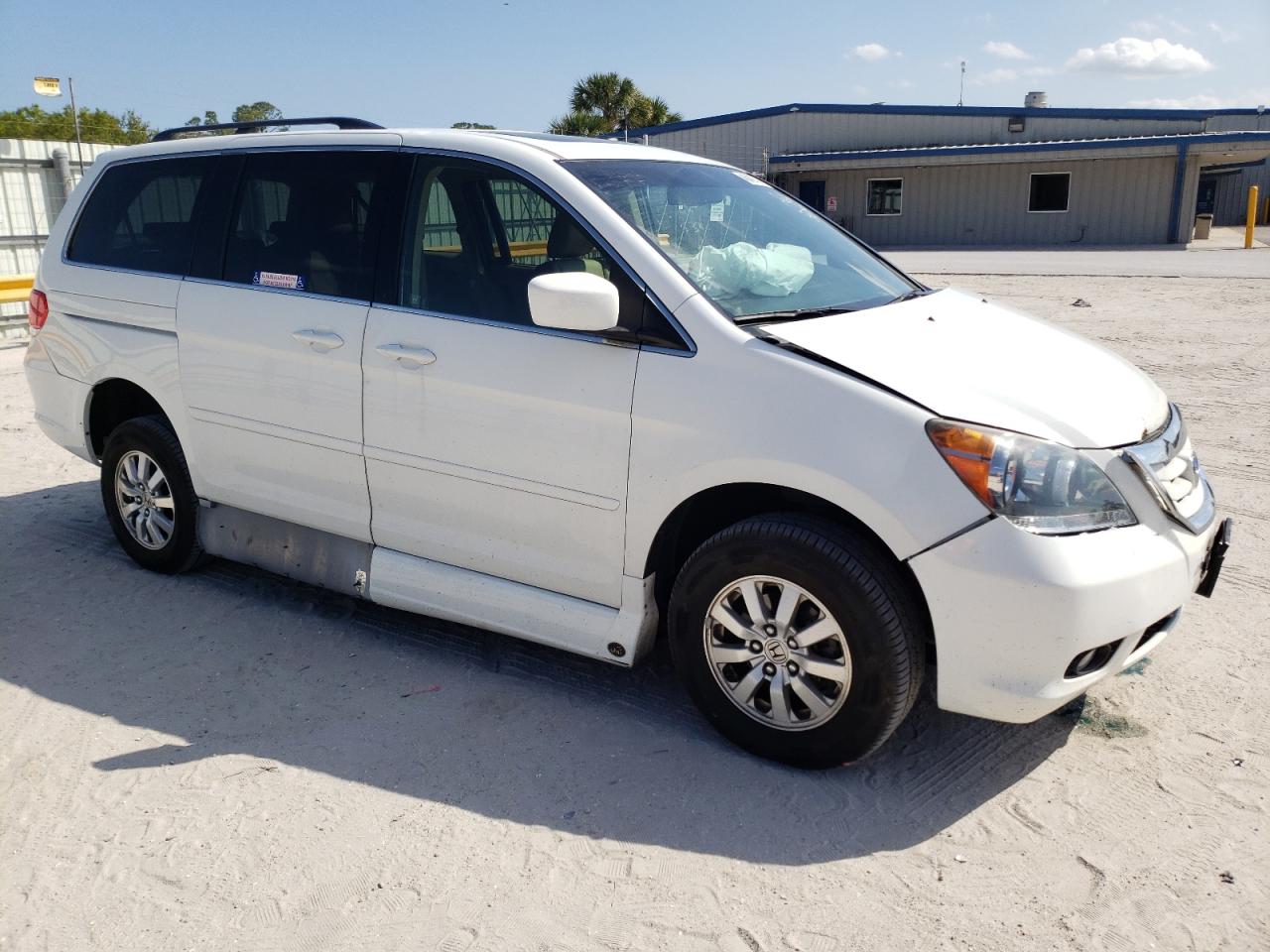 Photo 3 VIN: 5FNRL3H68AB055386 - HONDA ODYSSEY 