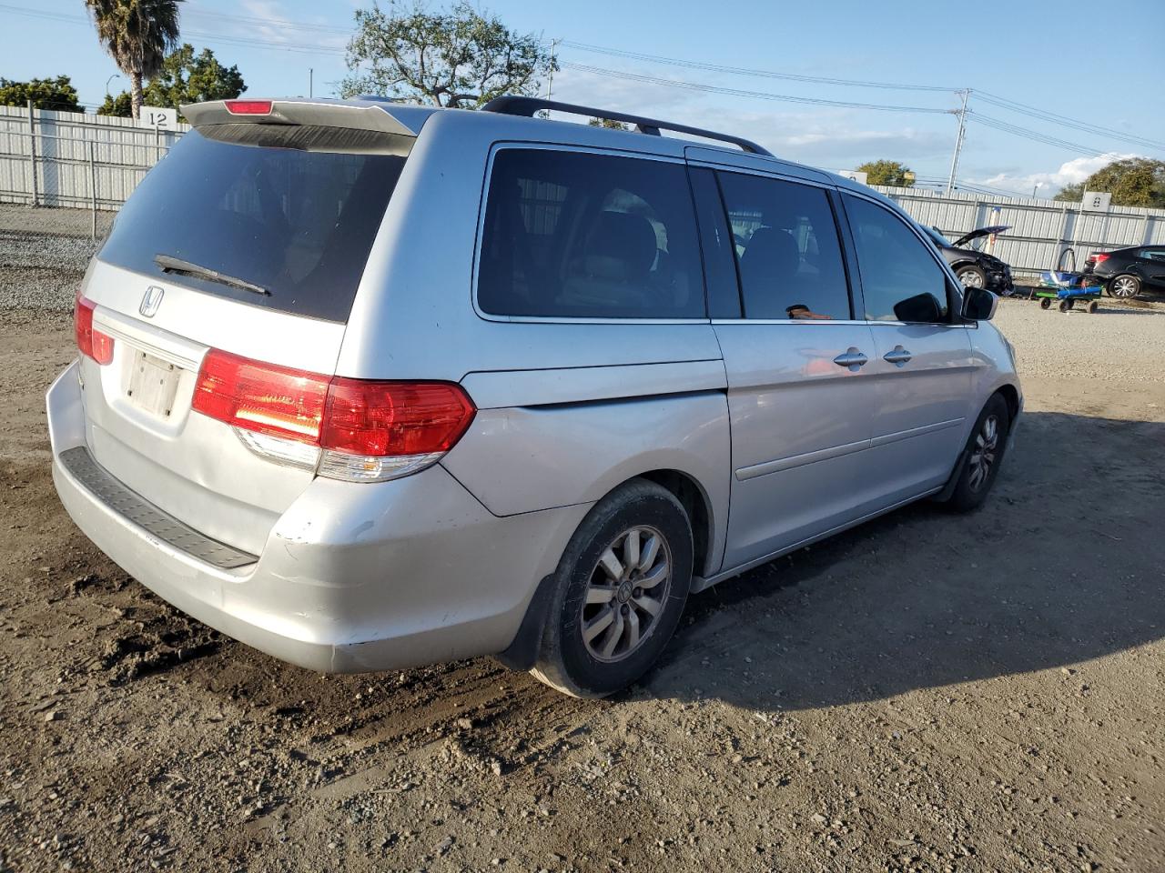 Photo 2 VIN: 5FNRL3H68AB066081 - HONDA ODYSSEY 