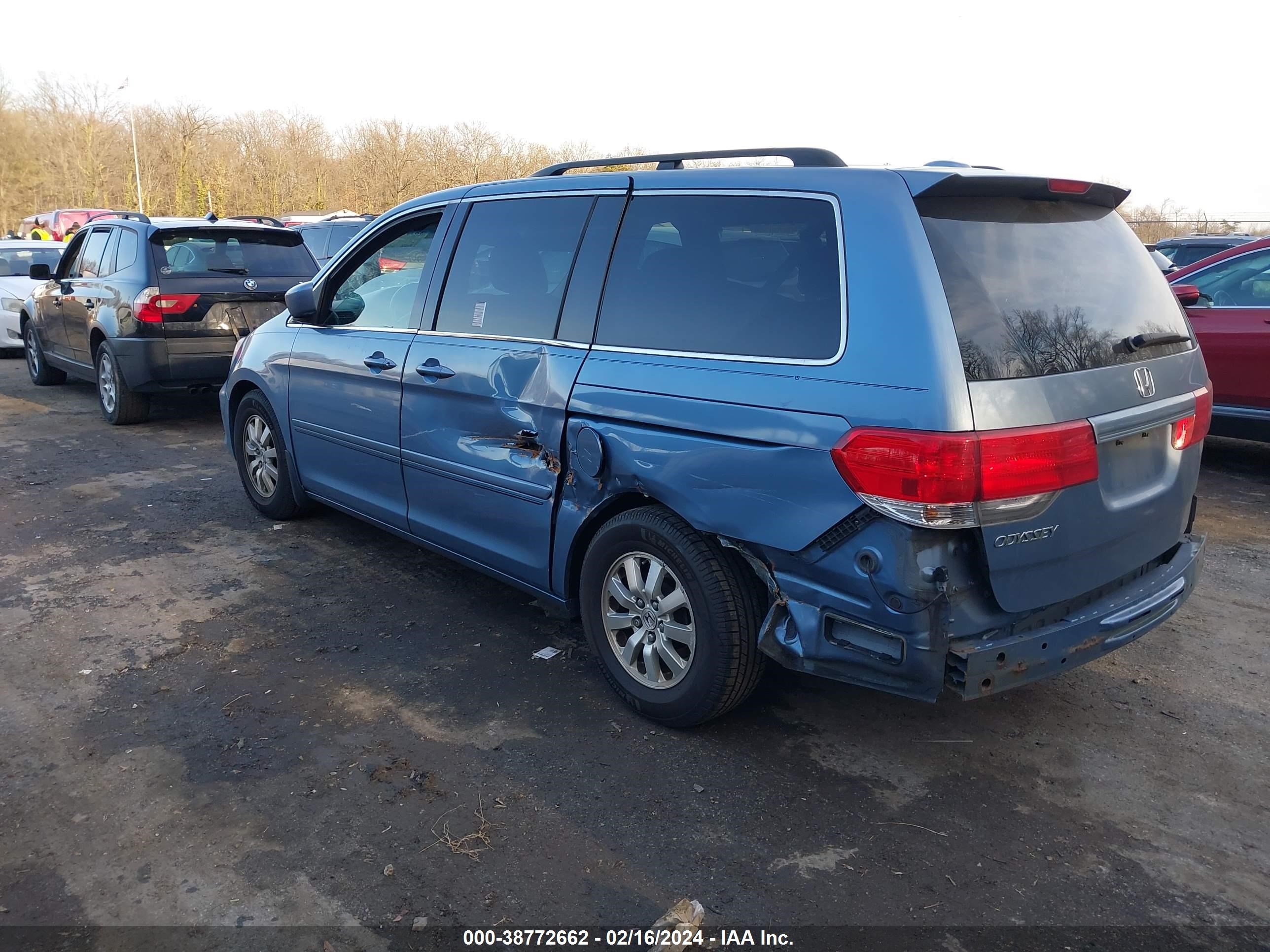 Photo 2 VIN: 5FNRL3H6XAB056426 - HONDA ODYSSEY 