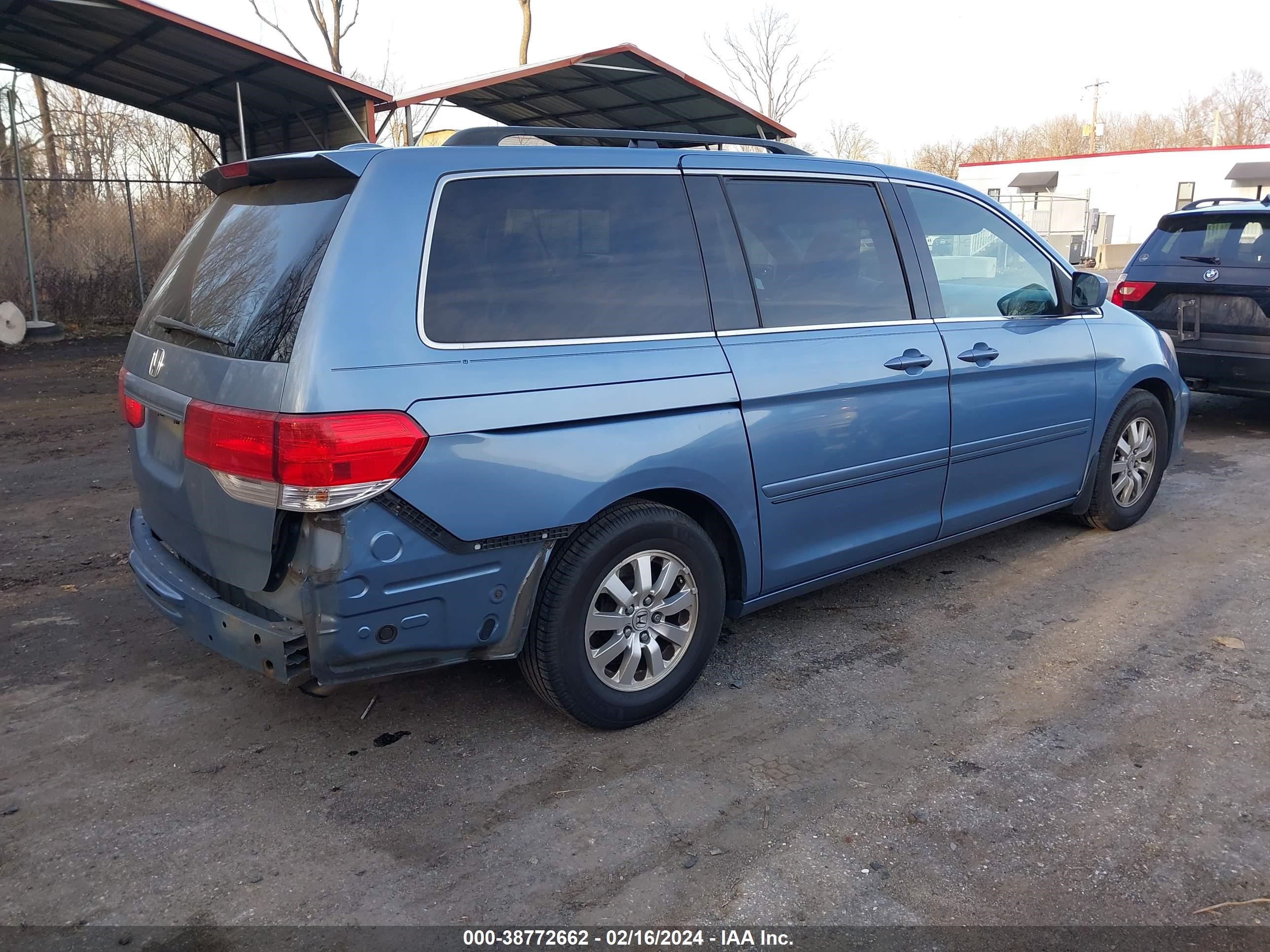 Photo 3 VIN: 5FNRL3H6XAB056426 - HONDA ODYSSEY 