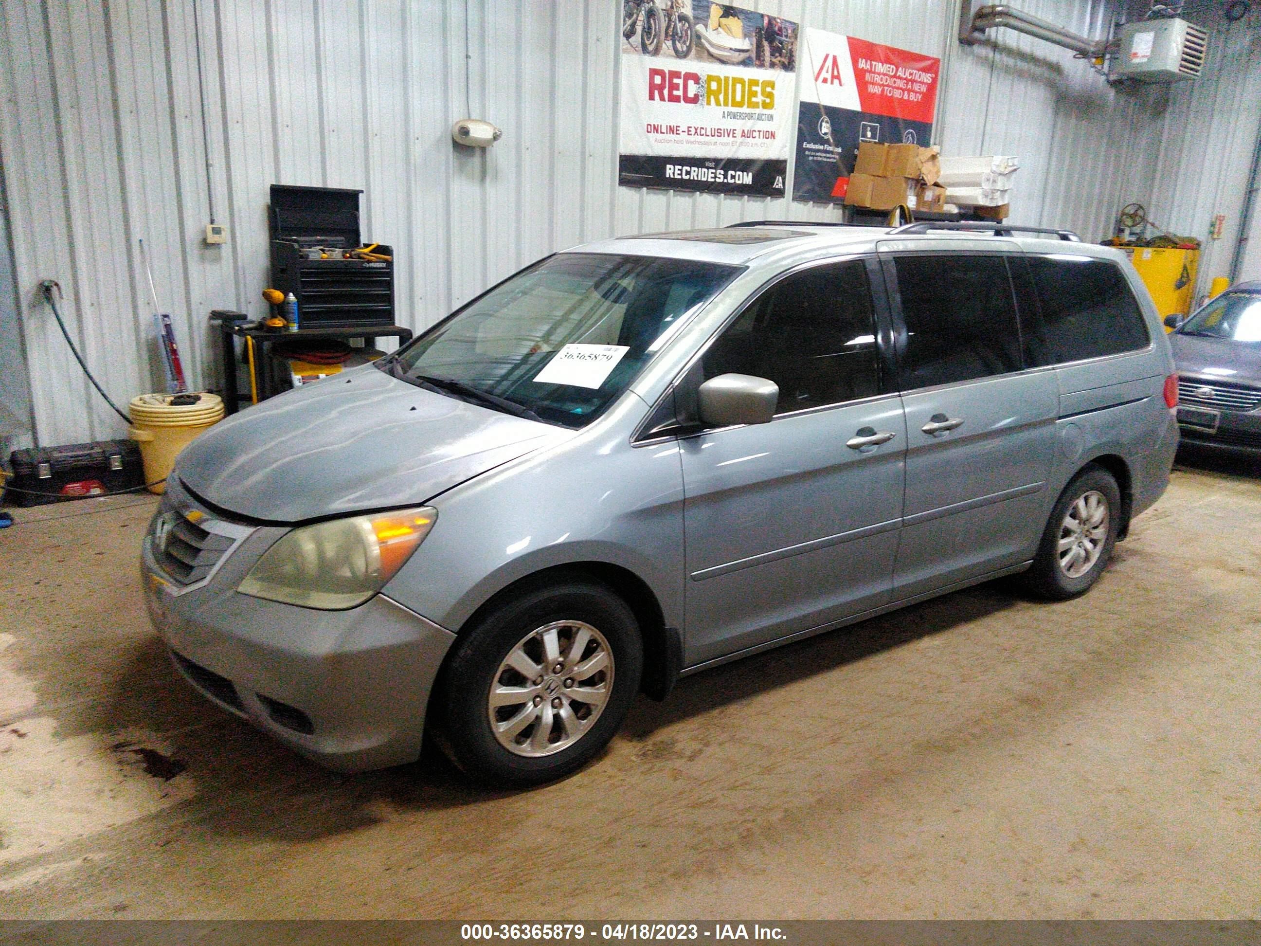 Photo 1 VIN: 5FNRL3H75AB046640 - HONDA ODYSSEY 