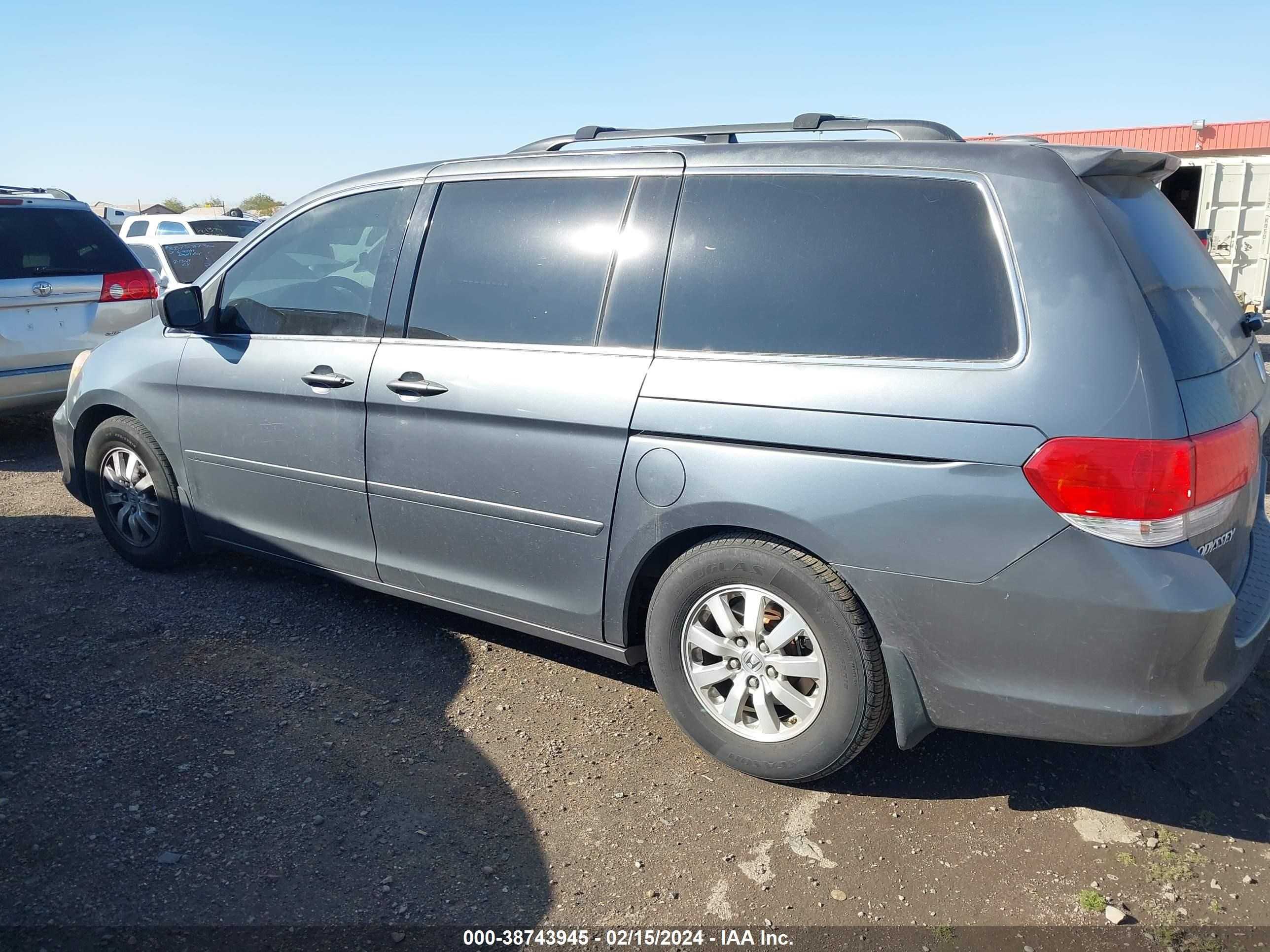 Photo 2 VIN: 5FNRL3H77AB096469 - HONDA ODYSSEY 