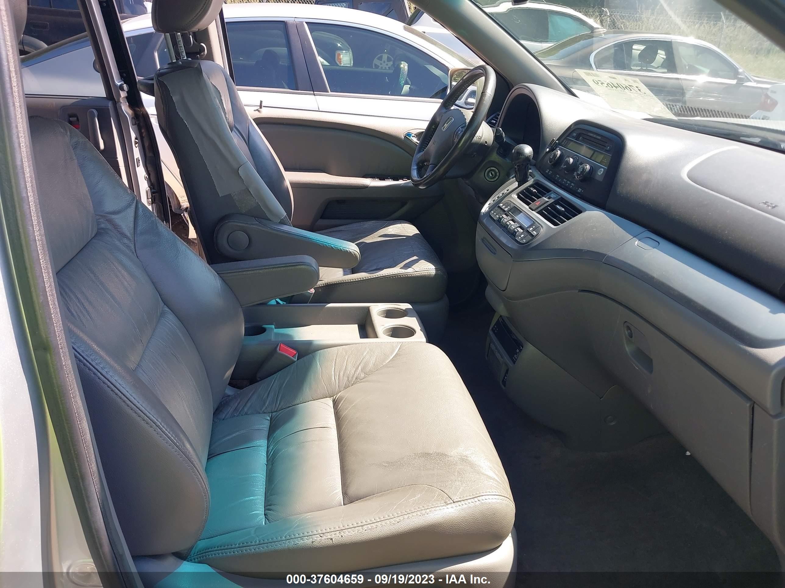 Photo 4 VIN: 5FNRL3H78AB057132 - HONDA ODYSSEY 