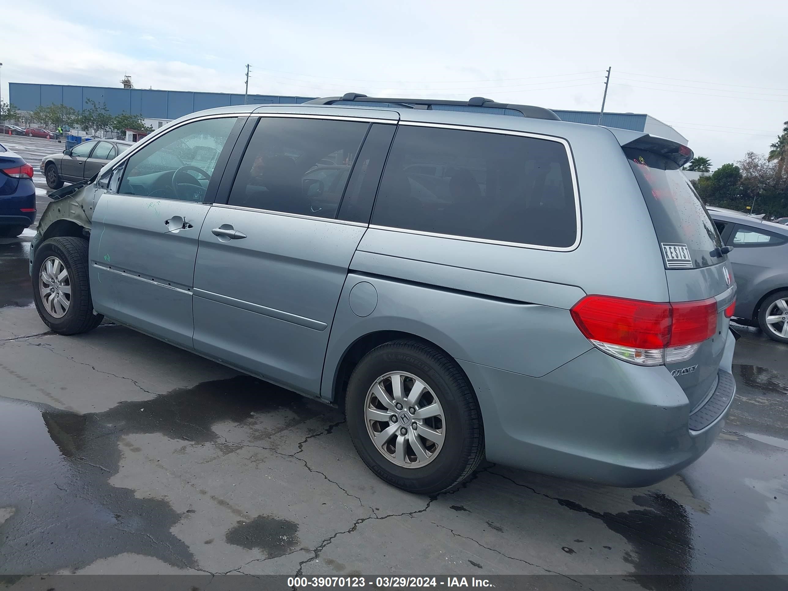 Photo 2 VIN: 5FNRL3H78AB058149 - HONDA ODYSSEY 