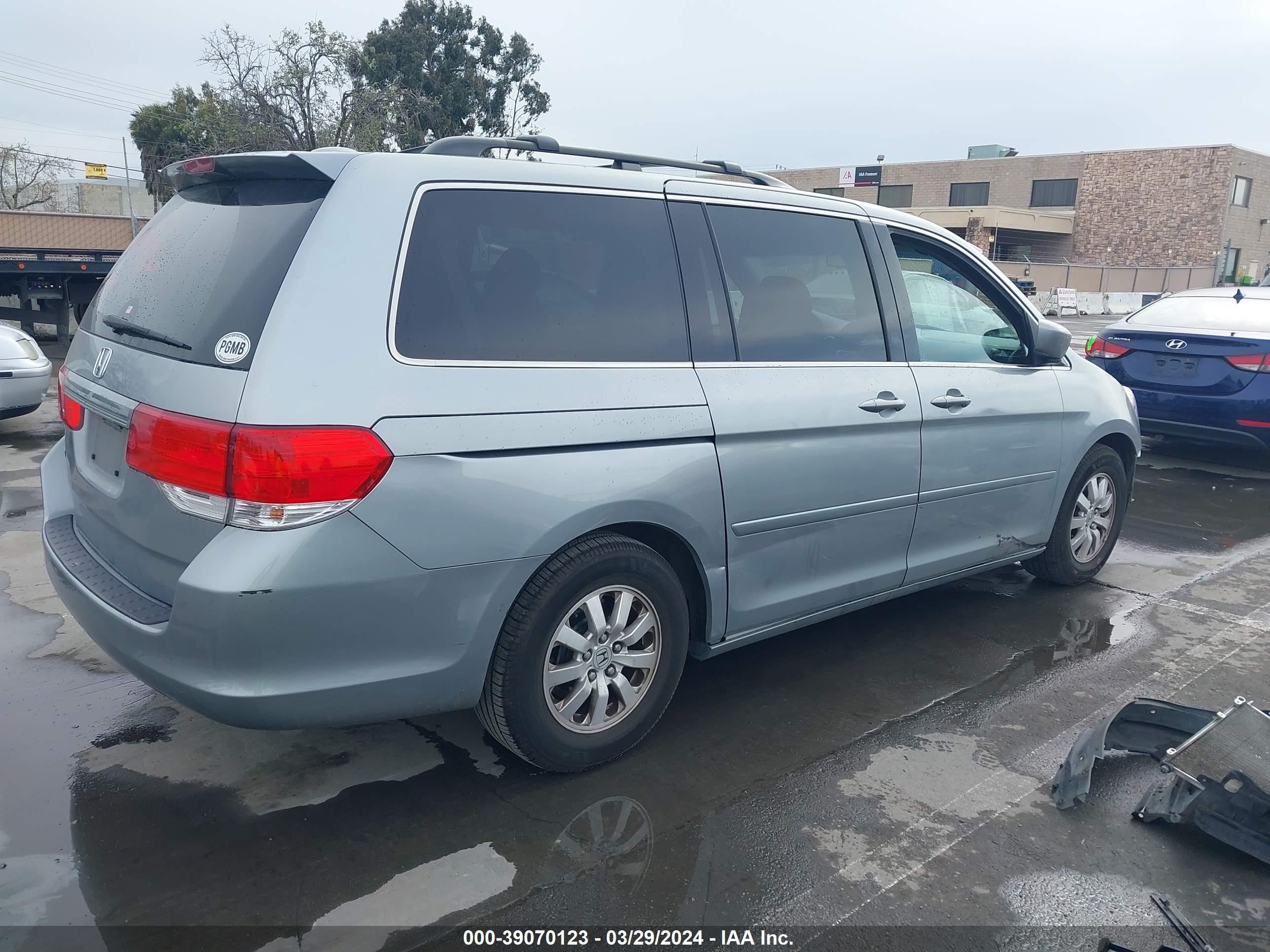 Photo 3 VIN: 5FNRL3H78AB058149 - HONDA ODYSSEY 