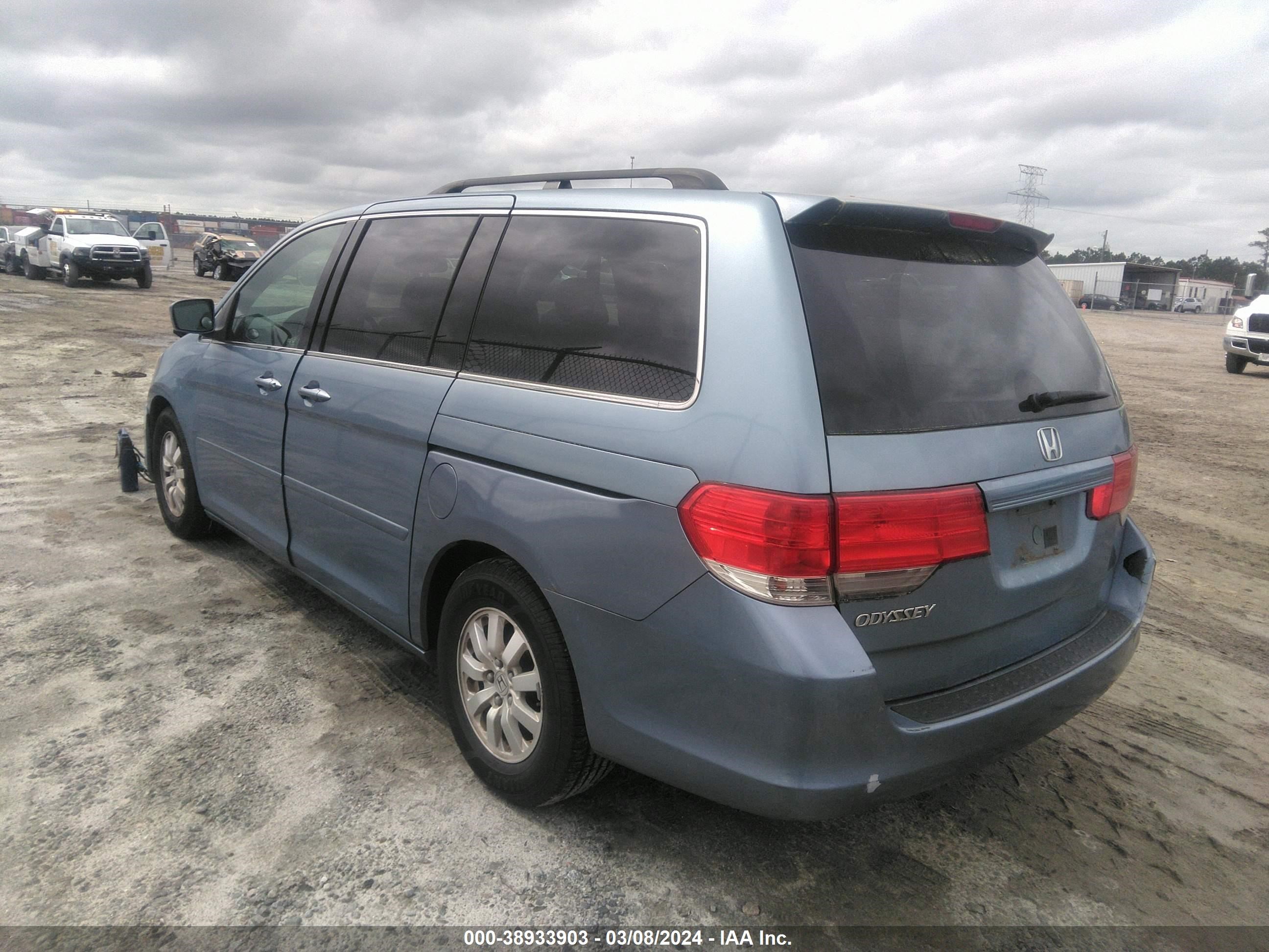 Photo 2 VIN: 5FNRL3H7XAB004206 - HONDA ODYSSEY 