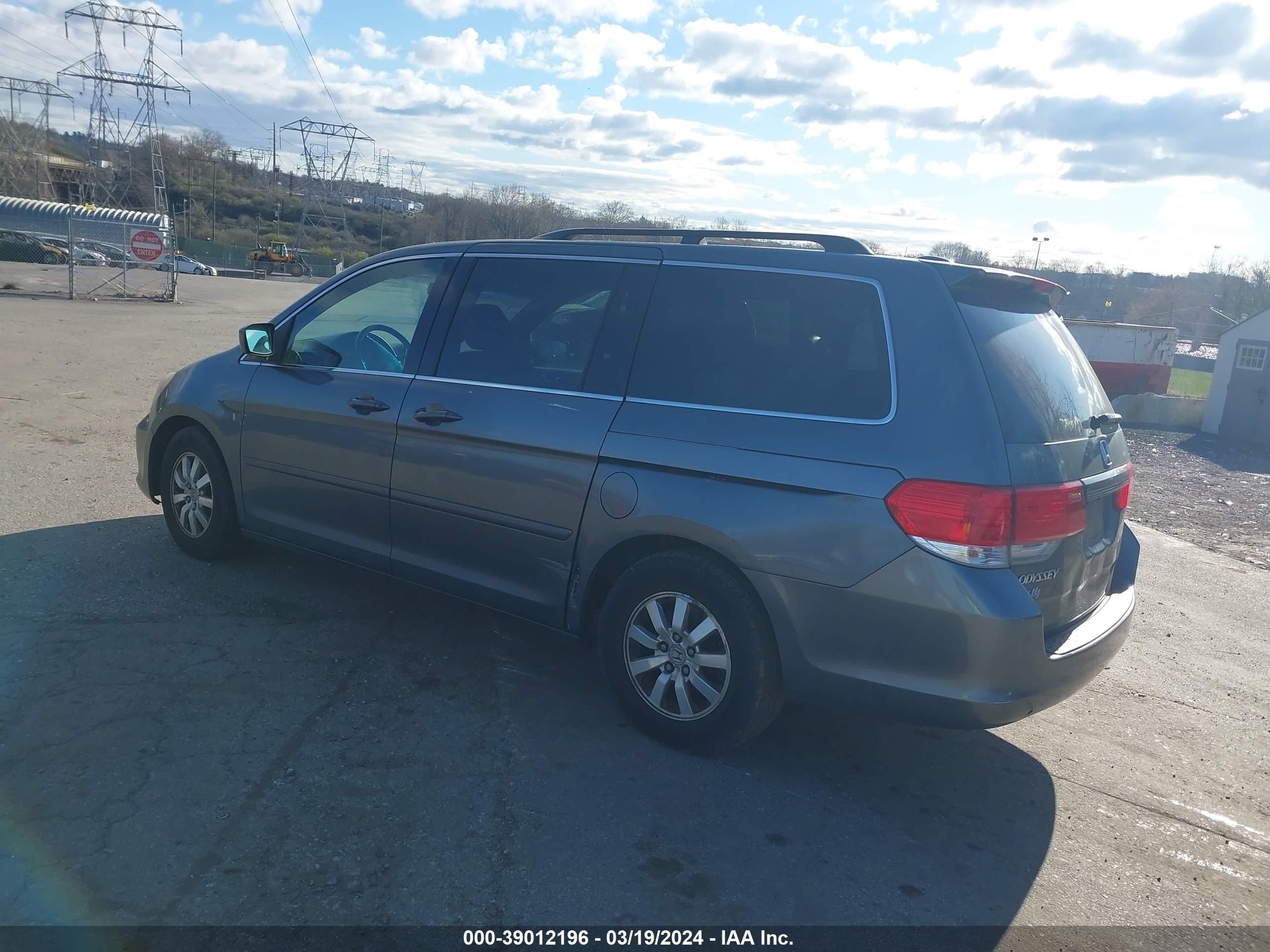 Photo 2 VIN: 5FNRL3H7XAB053650 - HONDA ODYSSEY 