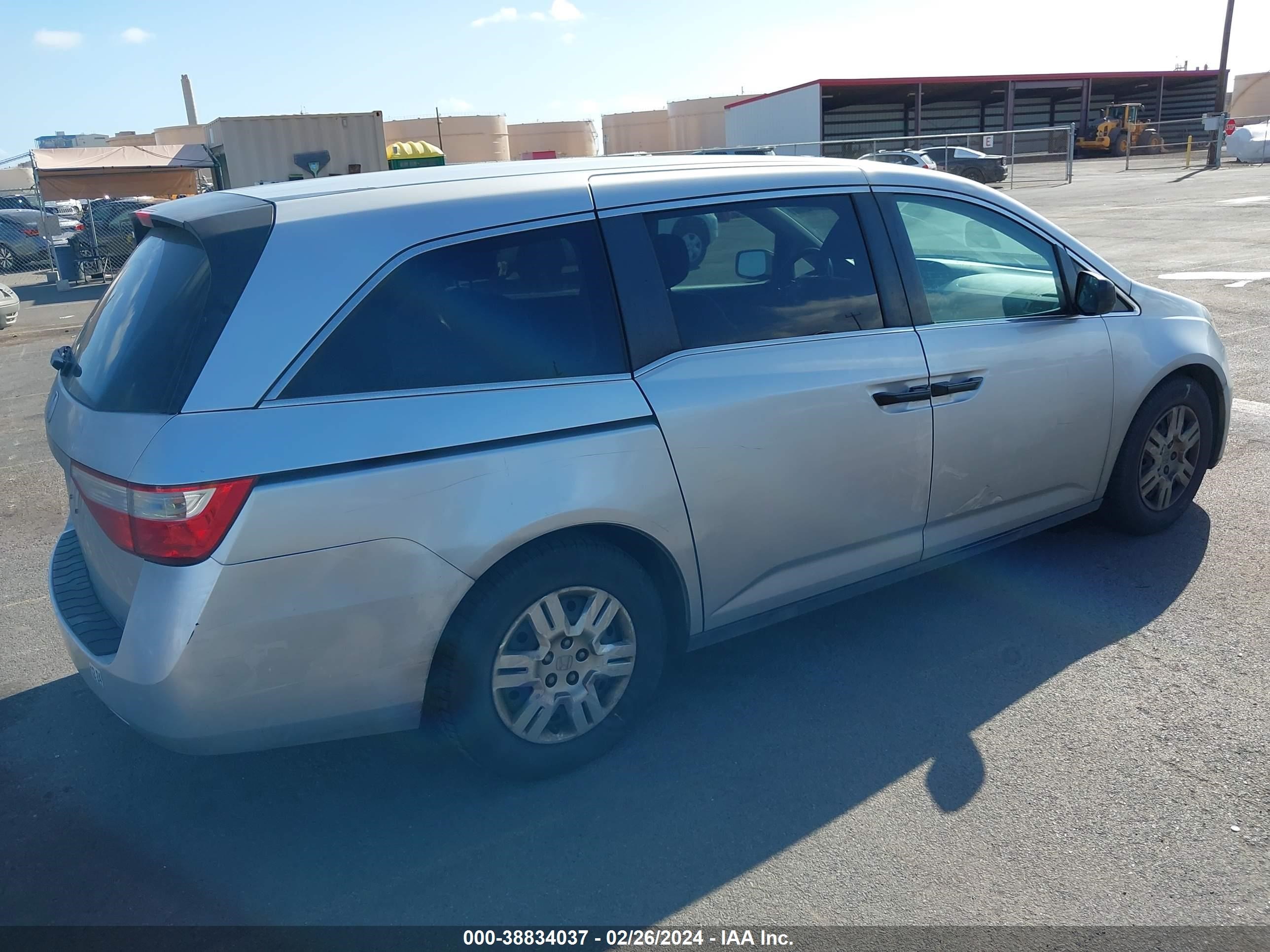 Photo 3 VIN: 5FNRL5H20DB024114 - HONDA ODYSSEY 