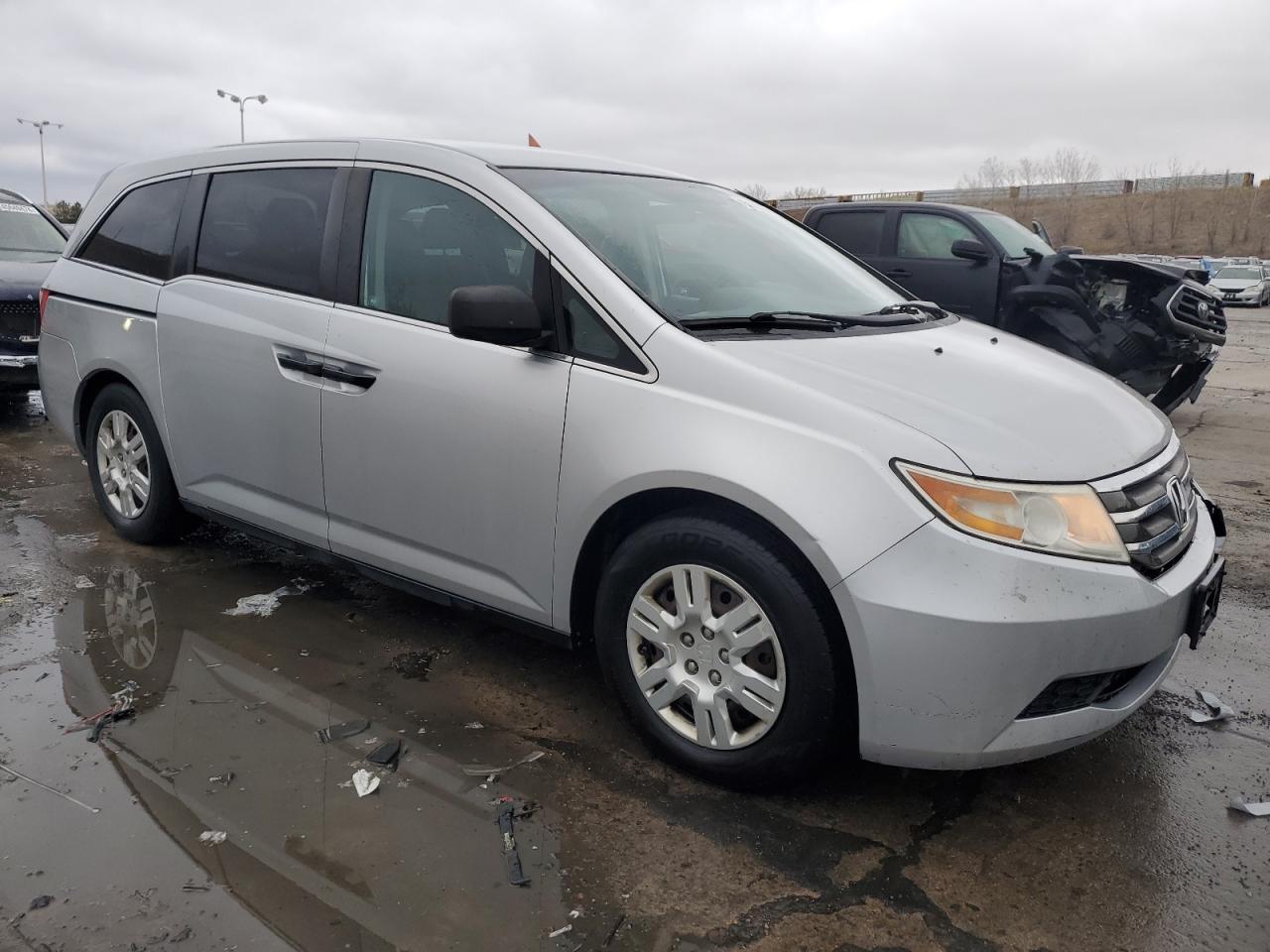 Photo 3 VIN: 5FNRL5H28BB098863 - HONDA ODYSSEY 