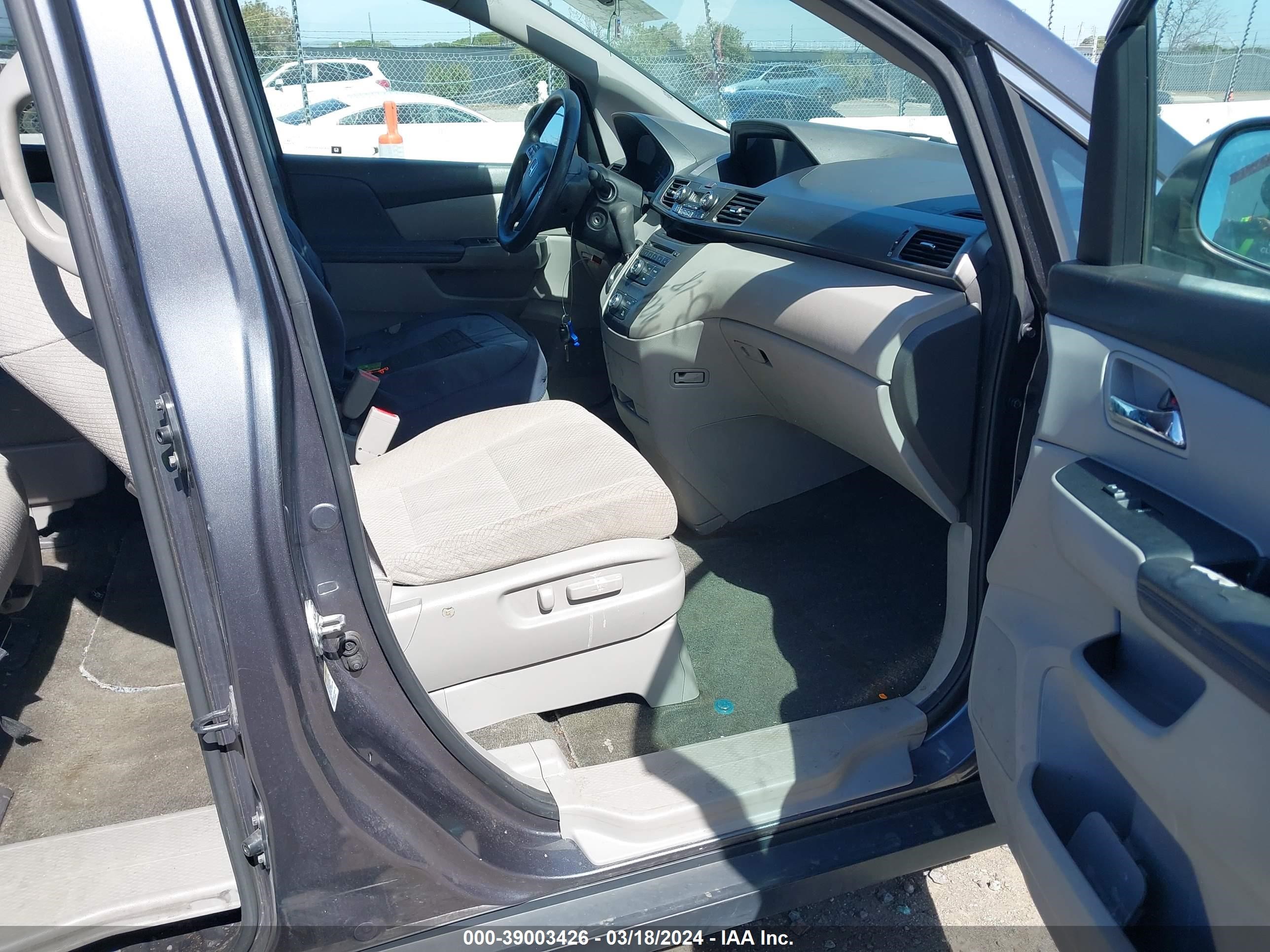 Photo 4 VIN: 5FNRL5H28GB148958 - HONDA ODYSSEY 