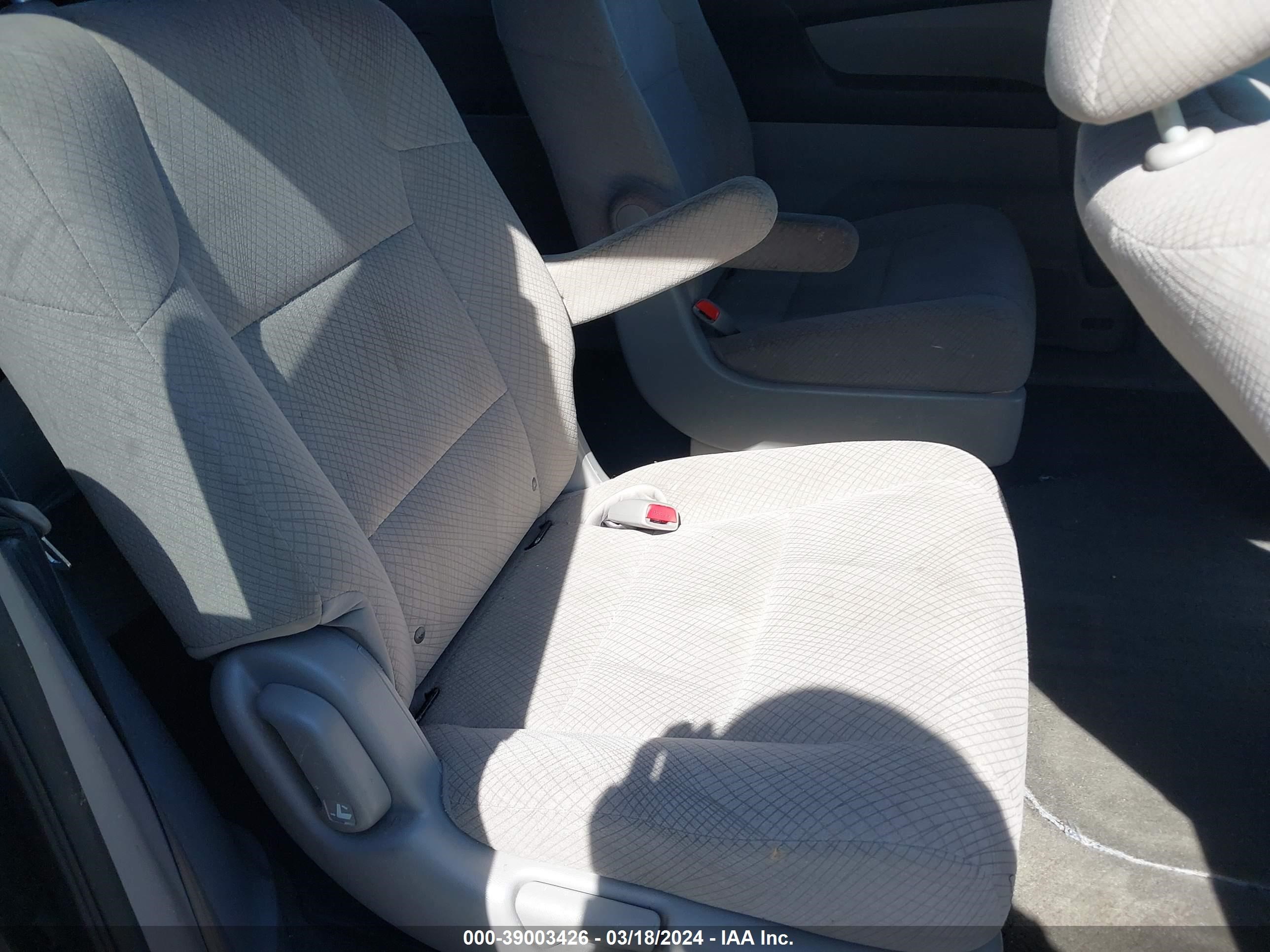 Photo 7 VIN: 5FNRL5H28GB148958 - HONDA ODYSSEY 