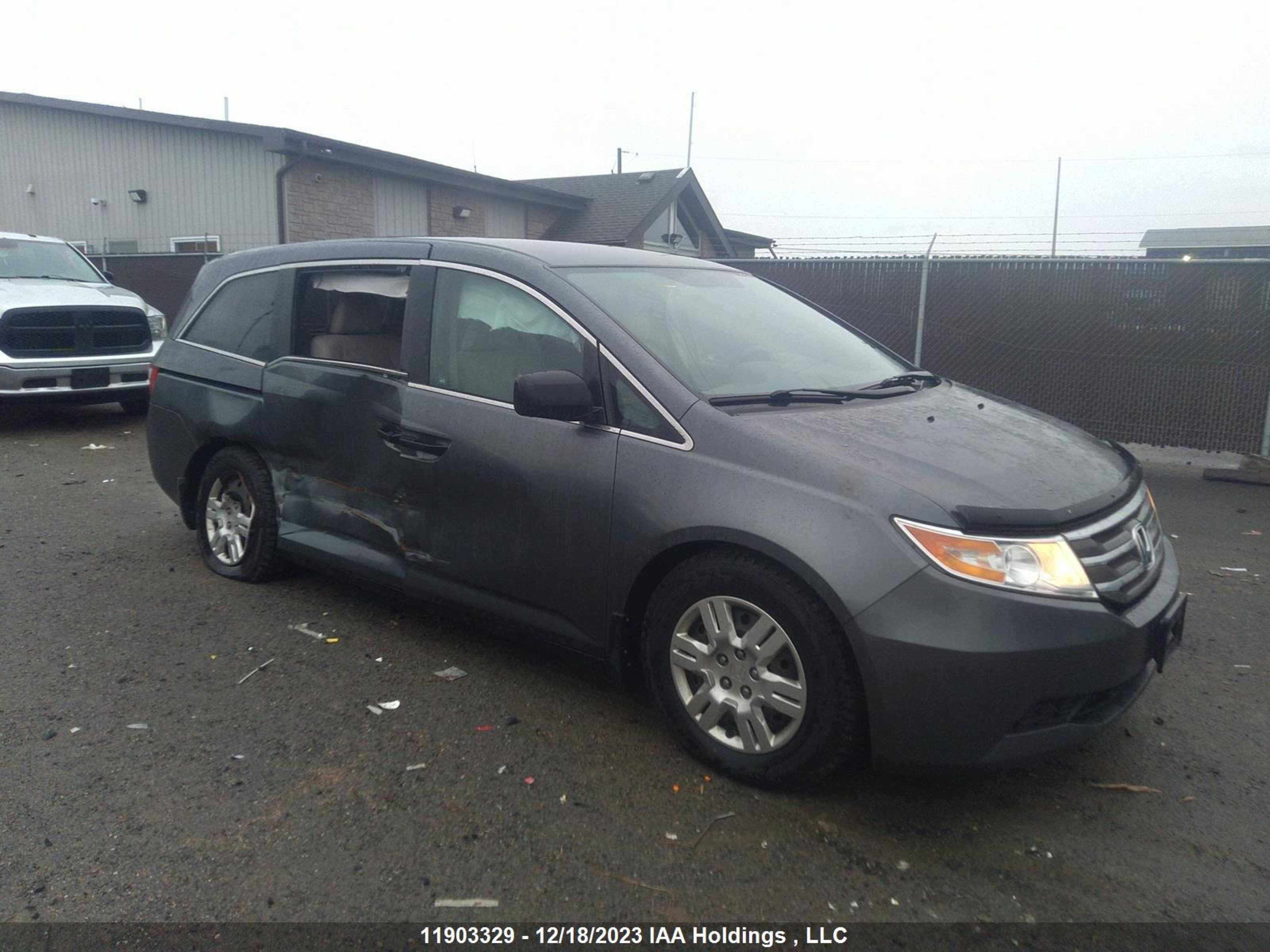 Photo 0 VIN: 5FNRL5H2XBB504397 - HONDA ODYSSEY 