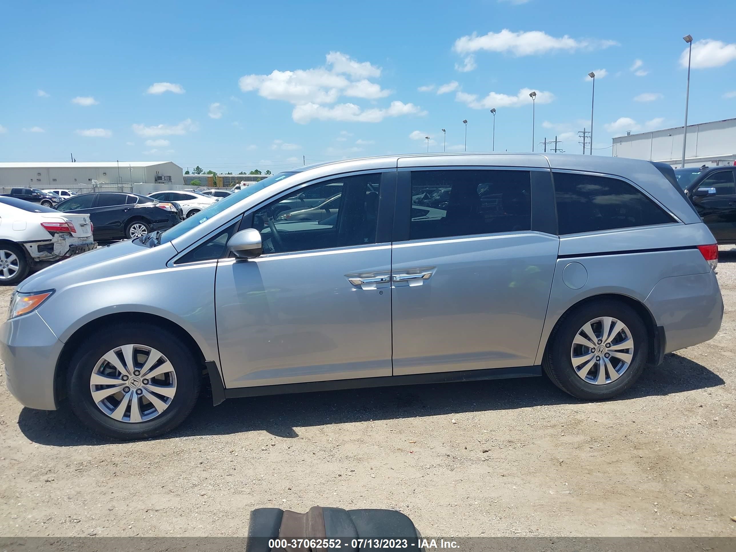 Photo 13 VIN: 5FNRL5H32GB007649 - HONDA ODYSSEY 