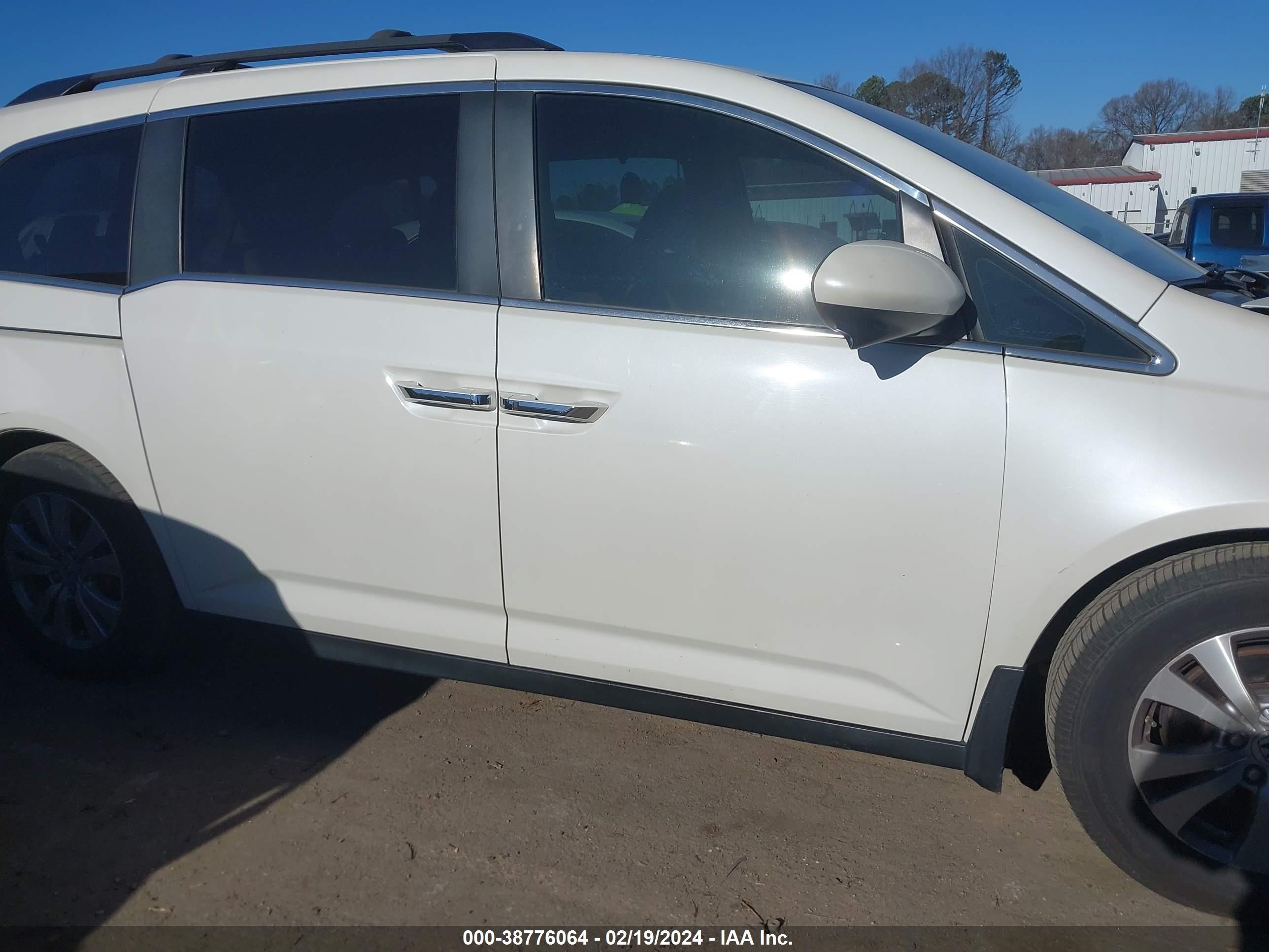 Photo 12 VIN: 5FNRL5H33GB083011 - HONDA ODYSSEY 