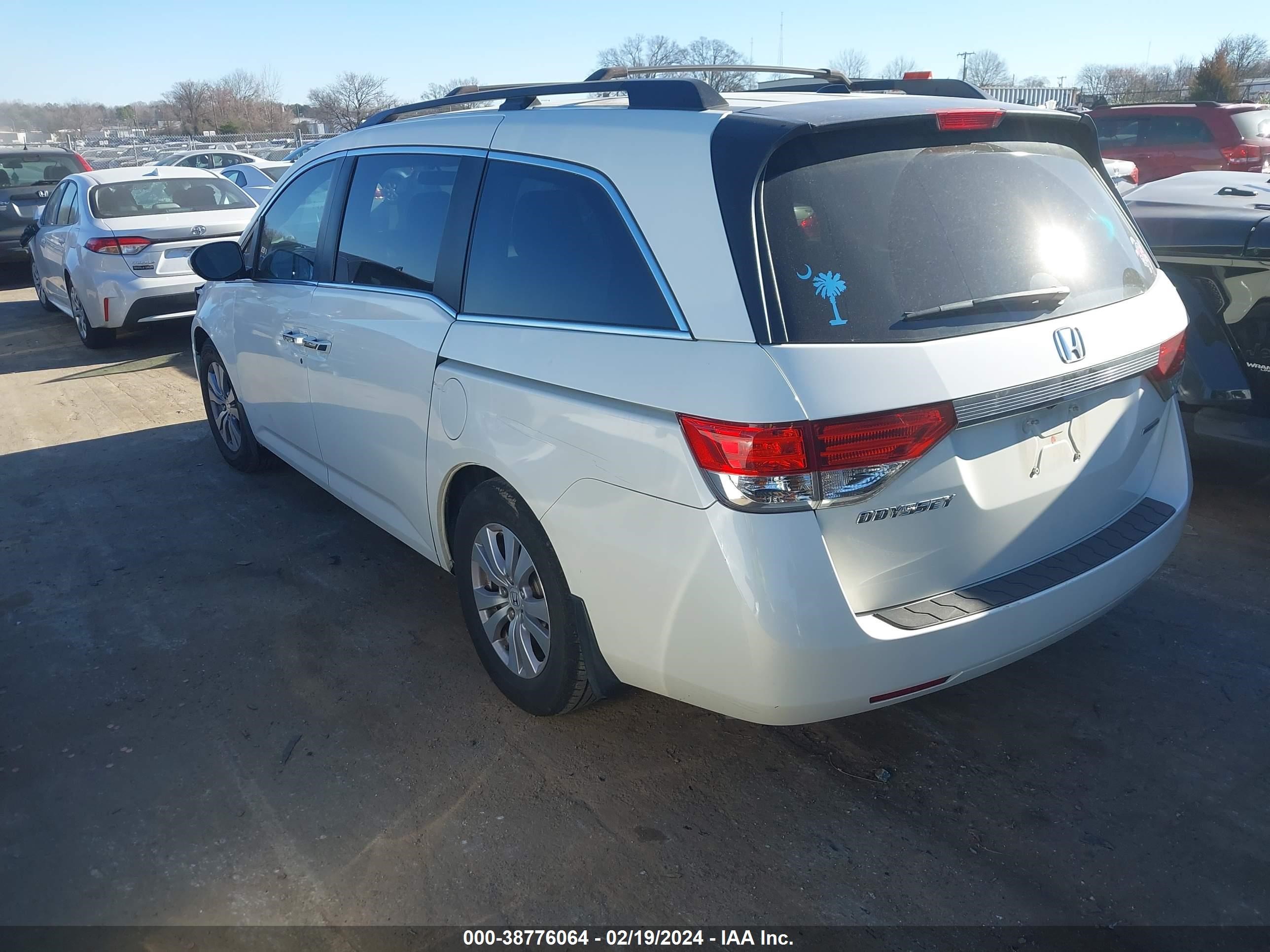 Photo 2 VIN: 5FNRL5H33GB083011 - HONDA ODYSSEY 