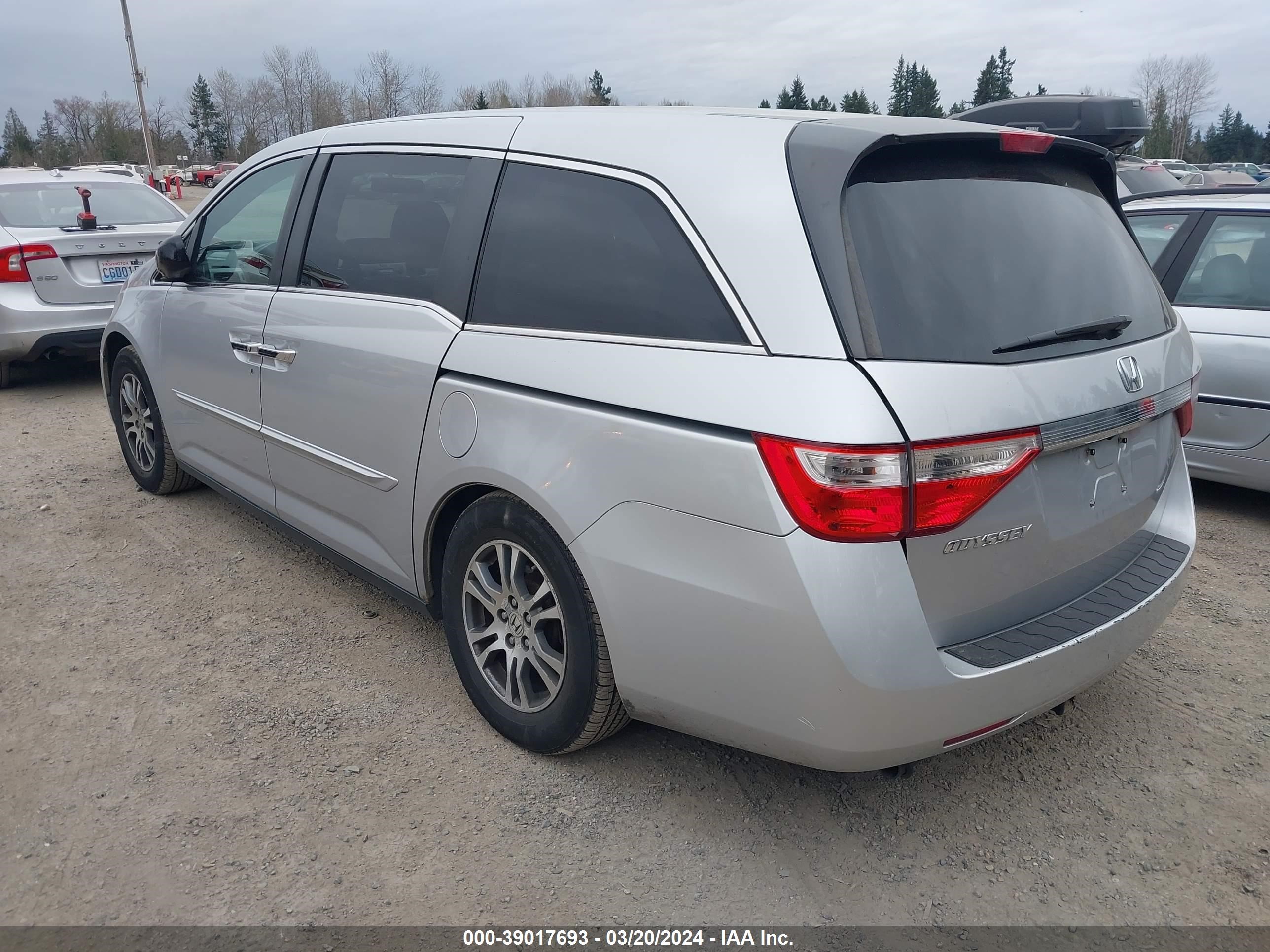 Photo 2 VIN: 5FNRL5H40DB059608 - HONDA ODYSSEY 