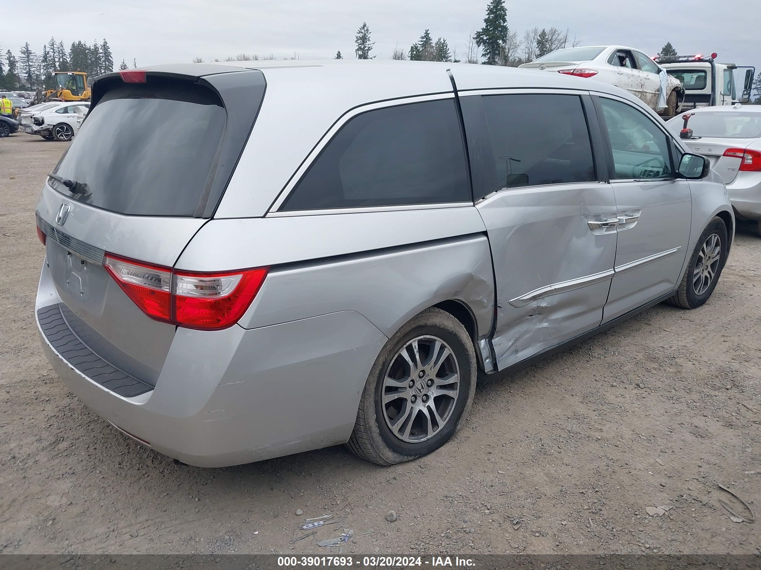 Photo 3 VIN: 5FNRL5H40DB059608 - HONDA ODYSSEY 