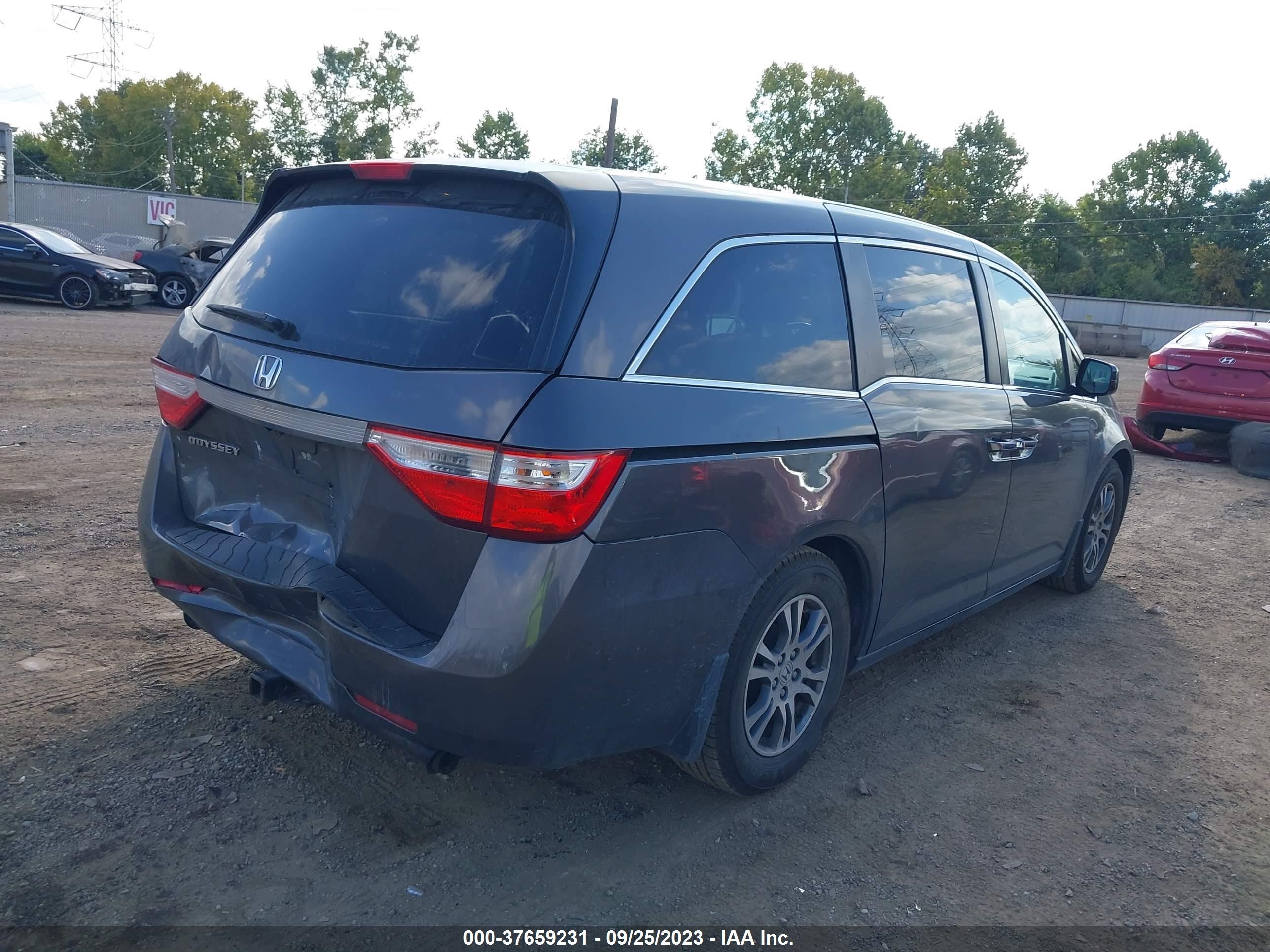 Photo 3 VIN: 5FNRL5H40DB091829 - HONDA ODYSSEY 