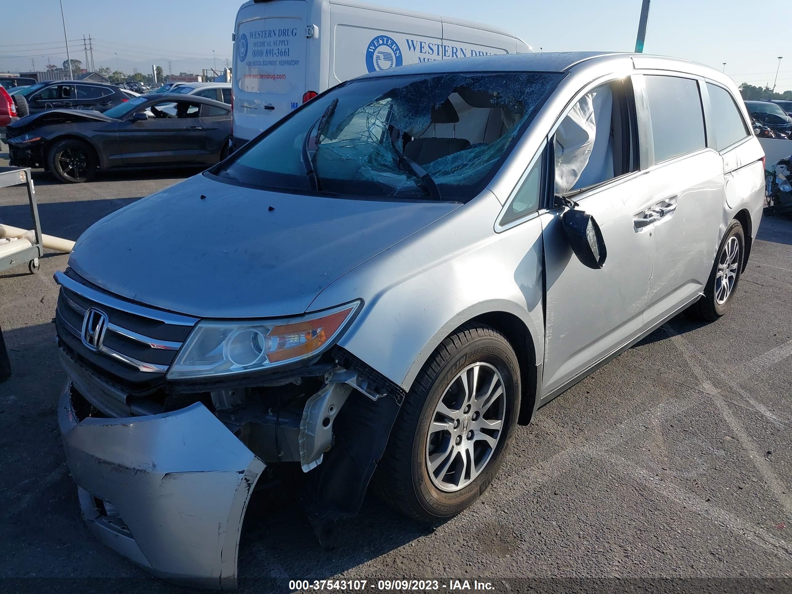 Photo 1 VIN: 5FNRL5H41BB033550 - HONDA ODYSSEY 