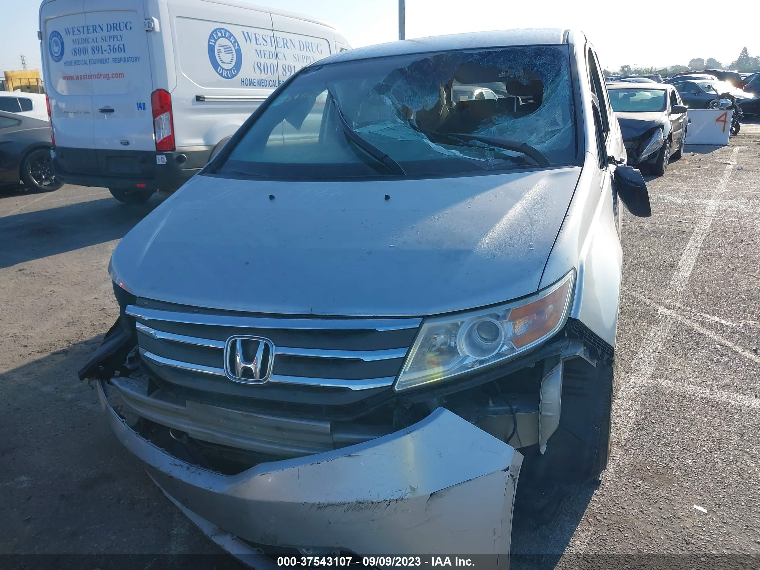 Photo 10 VIN: 5FNRL5H41BB033550 - HONDA ODYSSEY 